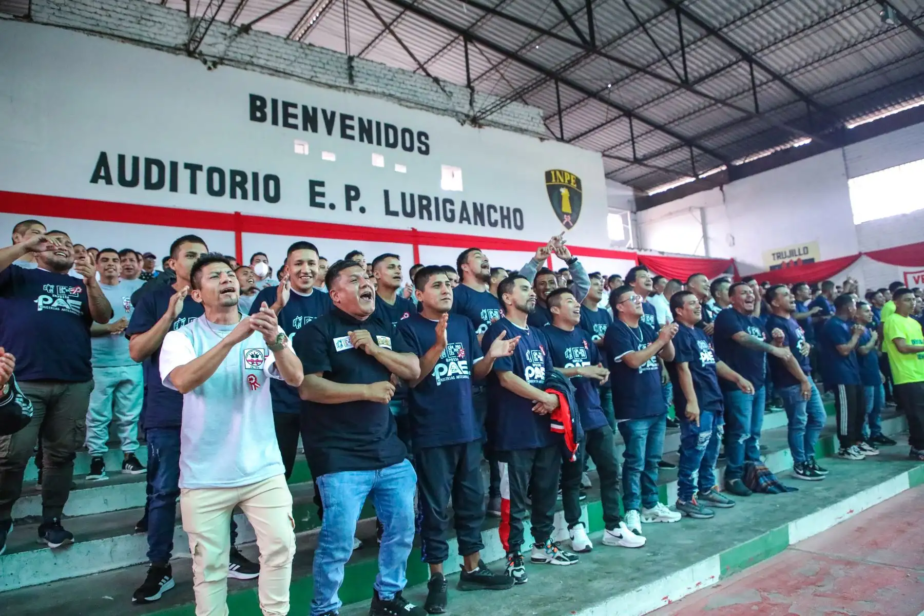 El auditorio del Establecimiento Penitenciario de Lurigancho se convirtió en un importante escenario por la celebración del Día de la Resocialización: Derribando Mitos, que tiene como fecha central el 16 de julio, siendo la educación y el trabajo los pilares fundamentales bajo los cuales el INPE actúa para lograr la rehabilitación de las personas privadas de libertad.
Foto: ANDINA/Difusión