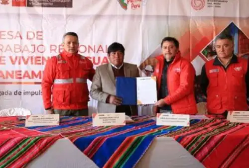 El Ministerio de Vivienda, Construcción y Saneamiento (MVCS) instaló la Mesa de Trabajo Regional de Vivienda, Agua y Saneamiento en la provincia de El Collao-Ilave, en la región Puno, con la finalidad de impulsar el destrabe de 34 
proyectos de inversión en materia de agua y saneamiento, valorizados en más de S/ 155 millones, en beneficio de miles de habitantes de la provincia.