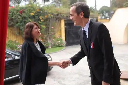 Canciller peruana Ana Cecilia Gervasi y embajador francés en Lima, Marc Giacomini. ANDINA/Difusión
