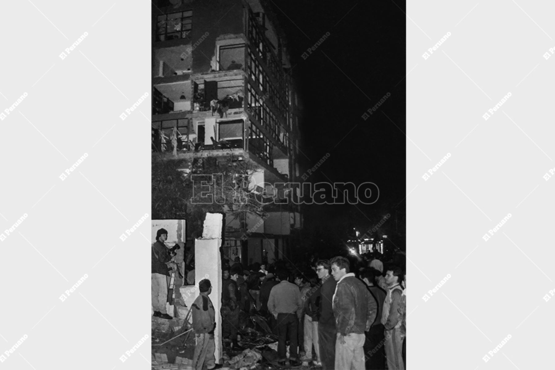 Lima - 16 julio 1992 / Atentado terrorista con coche bomba perpetrado por Sendero Luminoso en la calle Tarata de Miraflores. El estallido destruyó todo lo que estaba a 300 metros a la redonda. Foto: Archivo Histórico de El Peruano