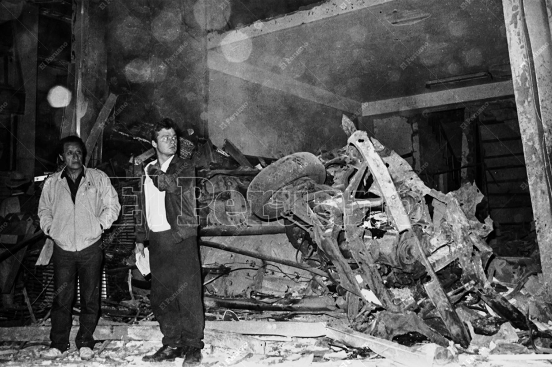 Lima - 16 julio 1992 / Atentado terrorista con coche bomba perpetrado por Sendero Luminoso en la calle Tarata de Miraflores. El estallido destruyó todo lo que estaba a 300 metros a la redonda. Foto: Archivo Histórico de El Peruano