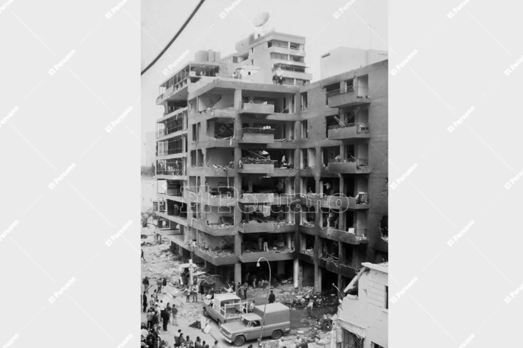 Lima - 17 julio 1992 / Magnitud de los daños causados por el atentado terrorista con coche bomba perpetrado por Sendero Luminoso en la calle Tarata de Miraflores. El estallido destruyó todo lo que estaba a 300 metros a la redonda. Foto: Archivo Histórico de El Peruano
