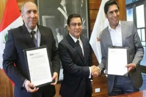 Ministro de Salud, César Vásquez, coordinó ejecución del proyecto con el elcalde de San Miguel, José Carlos Quiroz, y el gobernador regional.