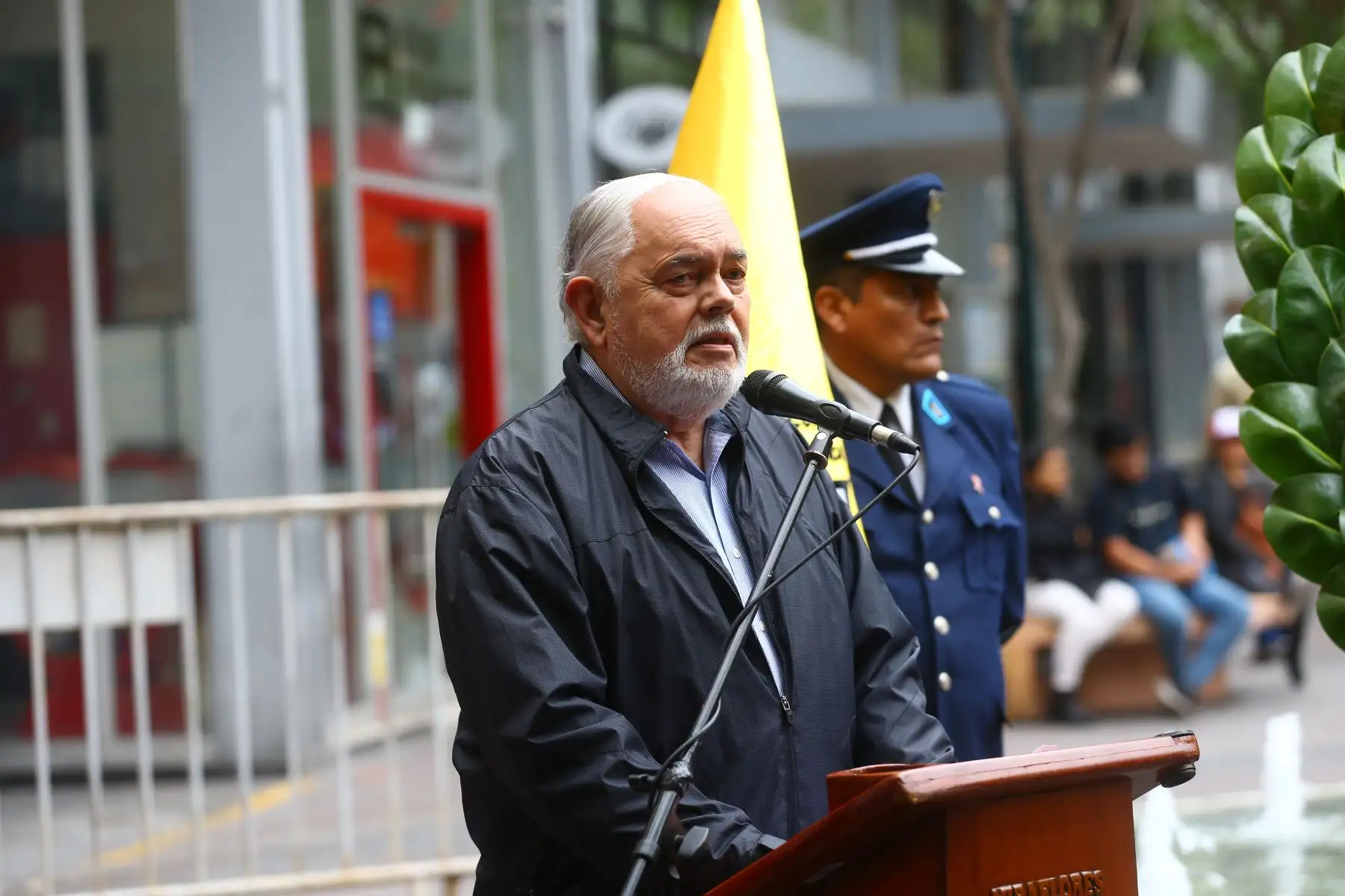 Municipalidad de Miraflores organiza  la ceremonia de conmemoración por los 31 años del atentado de Tarata. En este acto se rinde homenaje a las víctimas del atentado terrorista perpetrado en 1992 en la cuadra 2 de la calle Tarata, que dejó 25 víctimas mortales y más de 200 heridos. La ceremonia cuenta con la participación del congresista Jorge Montoya.
Foto: ANDINA/Eddy Ramos