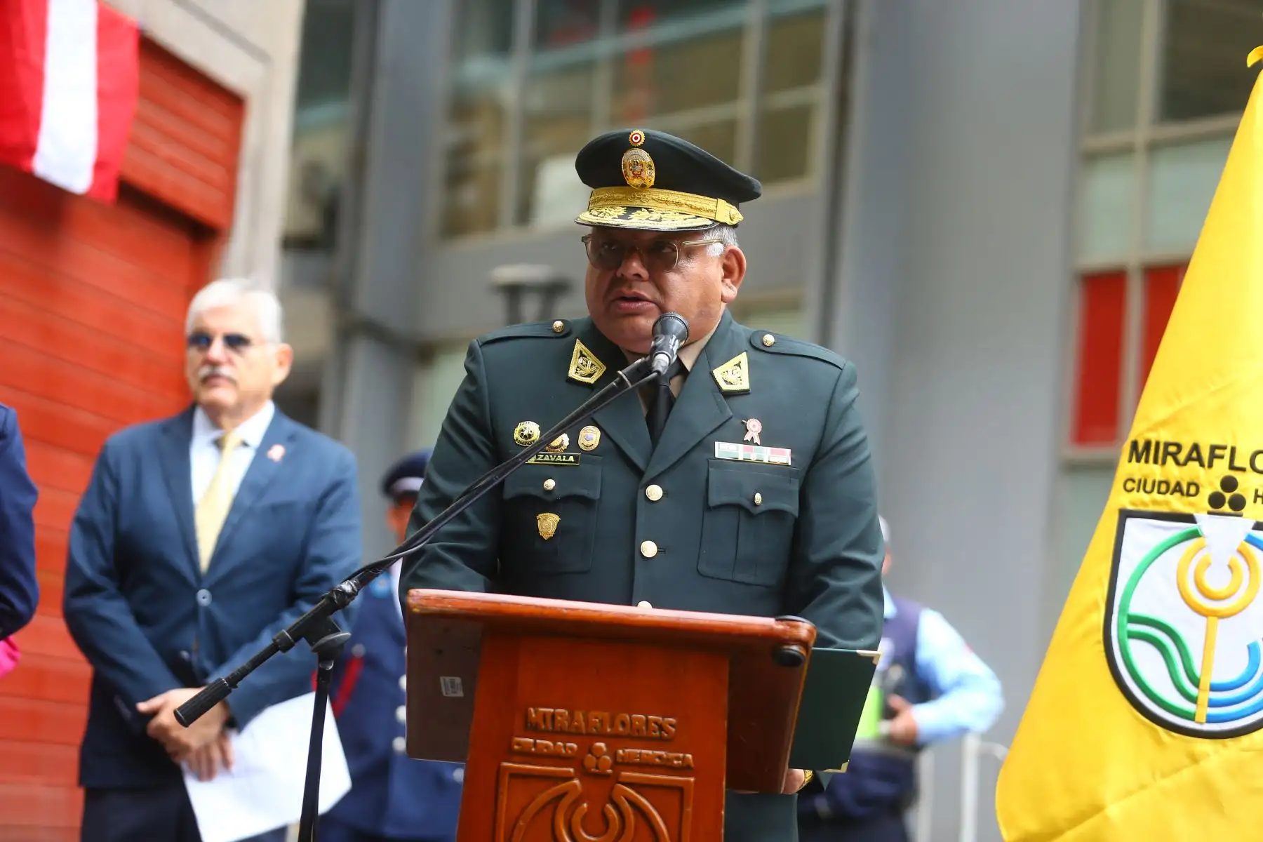 Municipalidad de Miraflores organiza  la ceremonia de conmemoración por los 31 años del atentado de Tarata. En este acto se rinde homenaje a las víctimas del atentado terrorista perpetrado en 1992 en la cuadra 2 de la calle Tarata, que dejó 25 víctimas mortales y más de 200 heridos. La ceremonia cuenta con la participación del jefe de la DIRCOTE, José Zavala.
Foto: ANDINA/Eddy Ramos