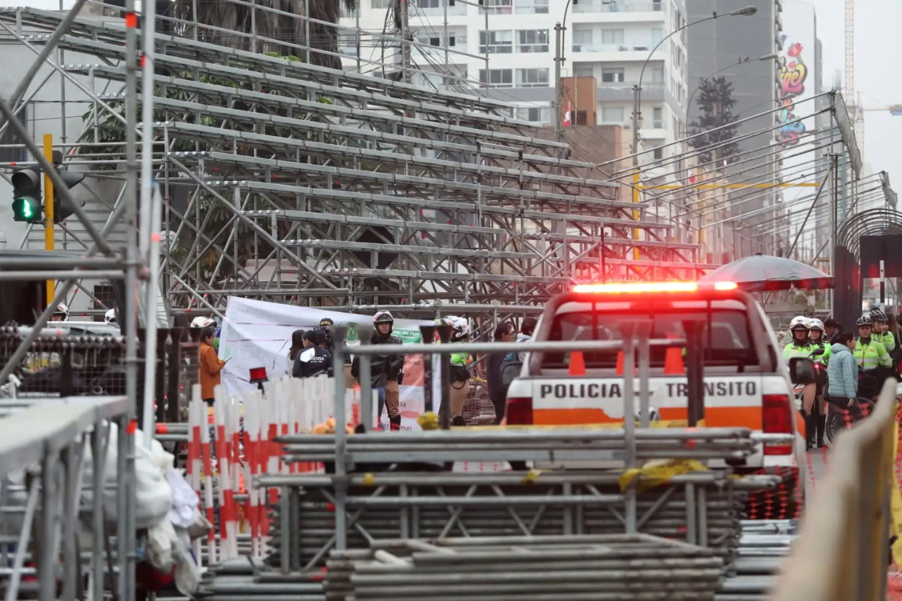 Policía Nacional del Perú, a través de la División de Tránsito y Seguridad Vial, brindará información a los usuarios de las vías y público en general, sobre los cierres de calles con motivo del desfile cívico patriótico en la Gran Parada Militar a realizarse en la Av. Brasil.
Foto: ANDINA/Daniel Bracamonte