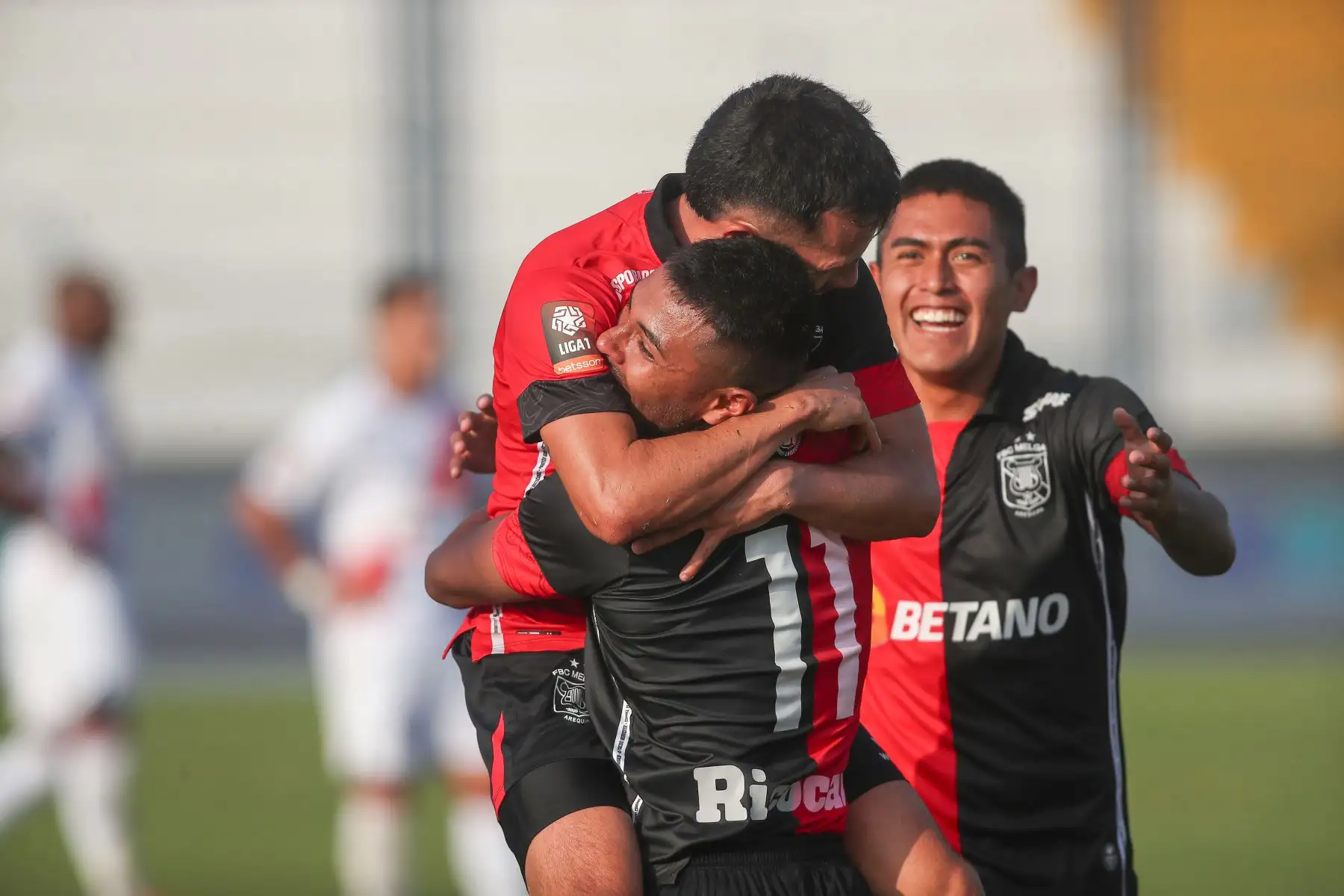Walter Tandazo celebra gol del equipo arequipeño que vencio 1- 0 al Deportivo Municipal  en el Estadio Elias Moreno de VES por el último partido de la fecha 4 del Torneo Clausura.
Foto: ANDINA/Ricardo Cuba