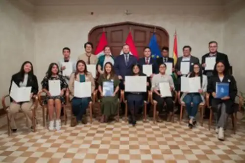 Hungría ofrece becas completas para estudiar programas de pregrado, maestría y doctorados en las principales universidades húngaras, a las que acceden peruanos destacados. Foto: PronabecANDINA/Difusión
