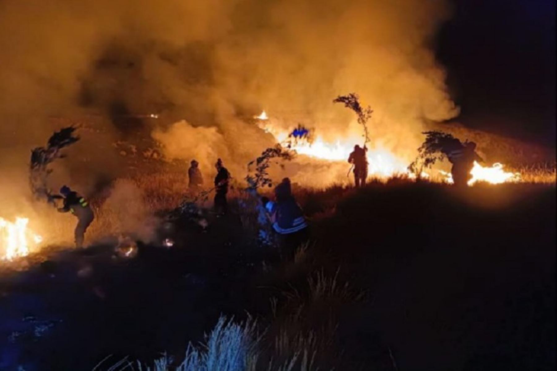Áncash: incendio en Cátac fue extinguido tras ardua labor de pobladores y defensa civil.