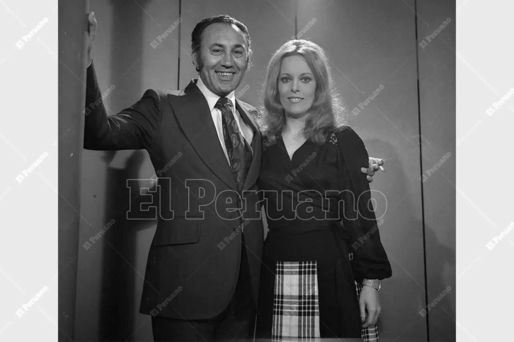 Lima - 10 noviembre 1974 / La modelo y actriz Cuchita Salazar junto a al conductor de televisión Humberto Vílchez Vera. Foto: Archivo Histórico de El Peruano / René Pinedo