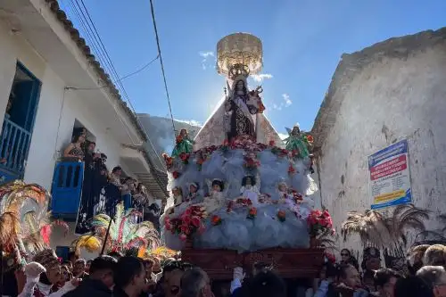 La Festividad de la Virgen del Carmen de Paucartambo convoca a miles de devotos. ANDINA/Percy Hurtado Santillán