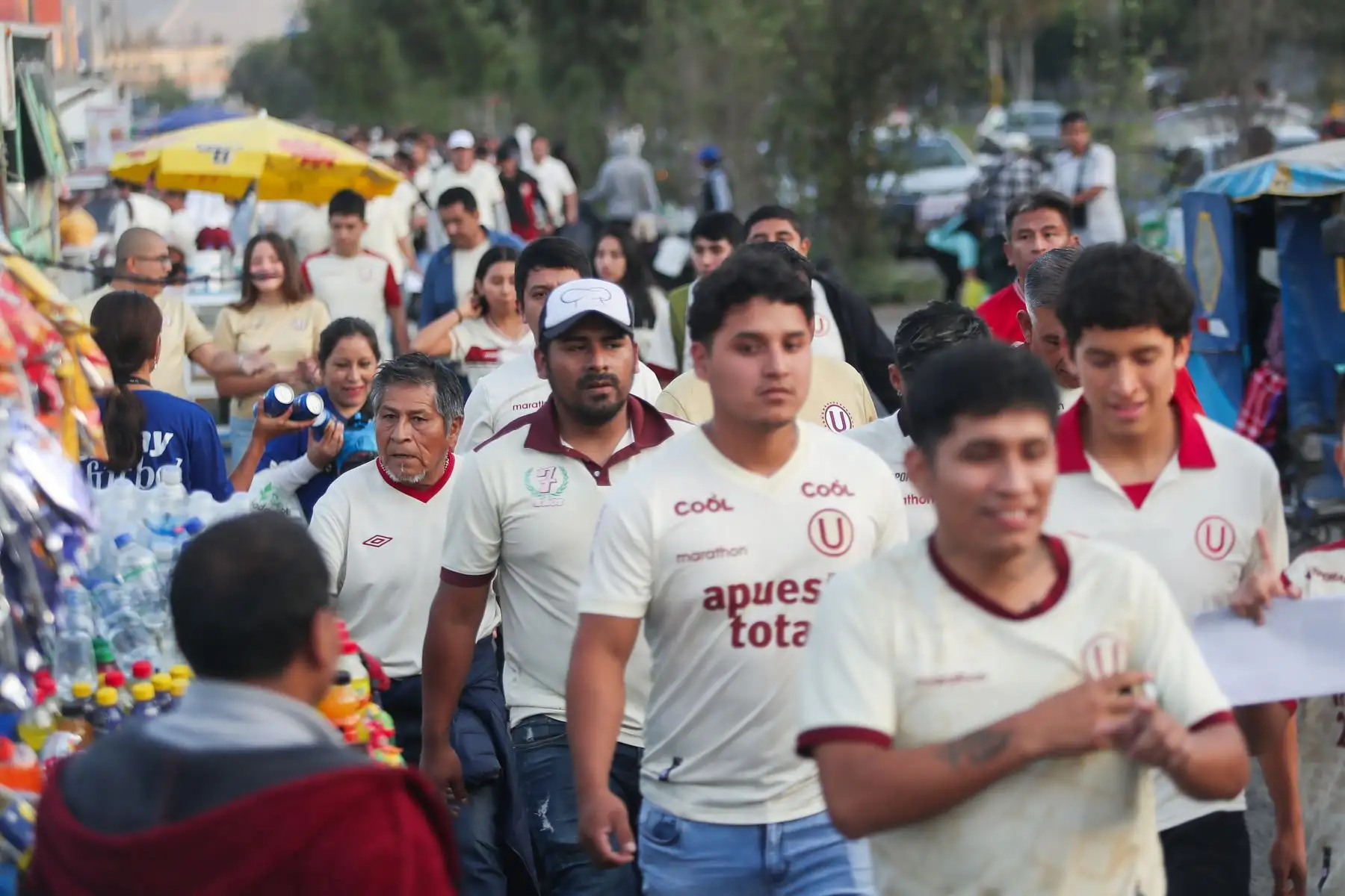 Desde tempranas horas miles de hinchas de Universitario de Deportes se congregan en el estadio Monumental de Ate para alentar durante el partido de la copa Sudamericana entre Universitario vs Corinthians de Brasil Foto: ANDINA/Ricardo Cuba
