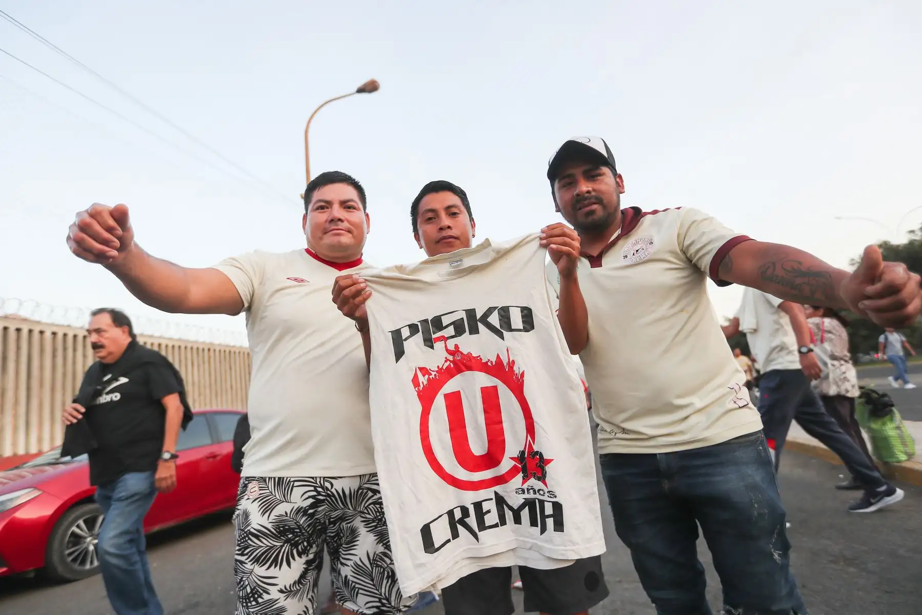 Desde tempranas horas miles de hinchas de Universitario de Deportes se congregan en el estadio Monumental de Ate para alentar durante el partido de la copa Sudamericana entre Universitario vs Corinthians de Brasil Foto: ANDINA/Ricardo Cuba