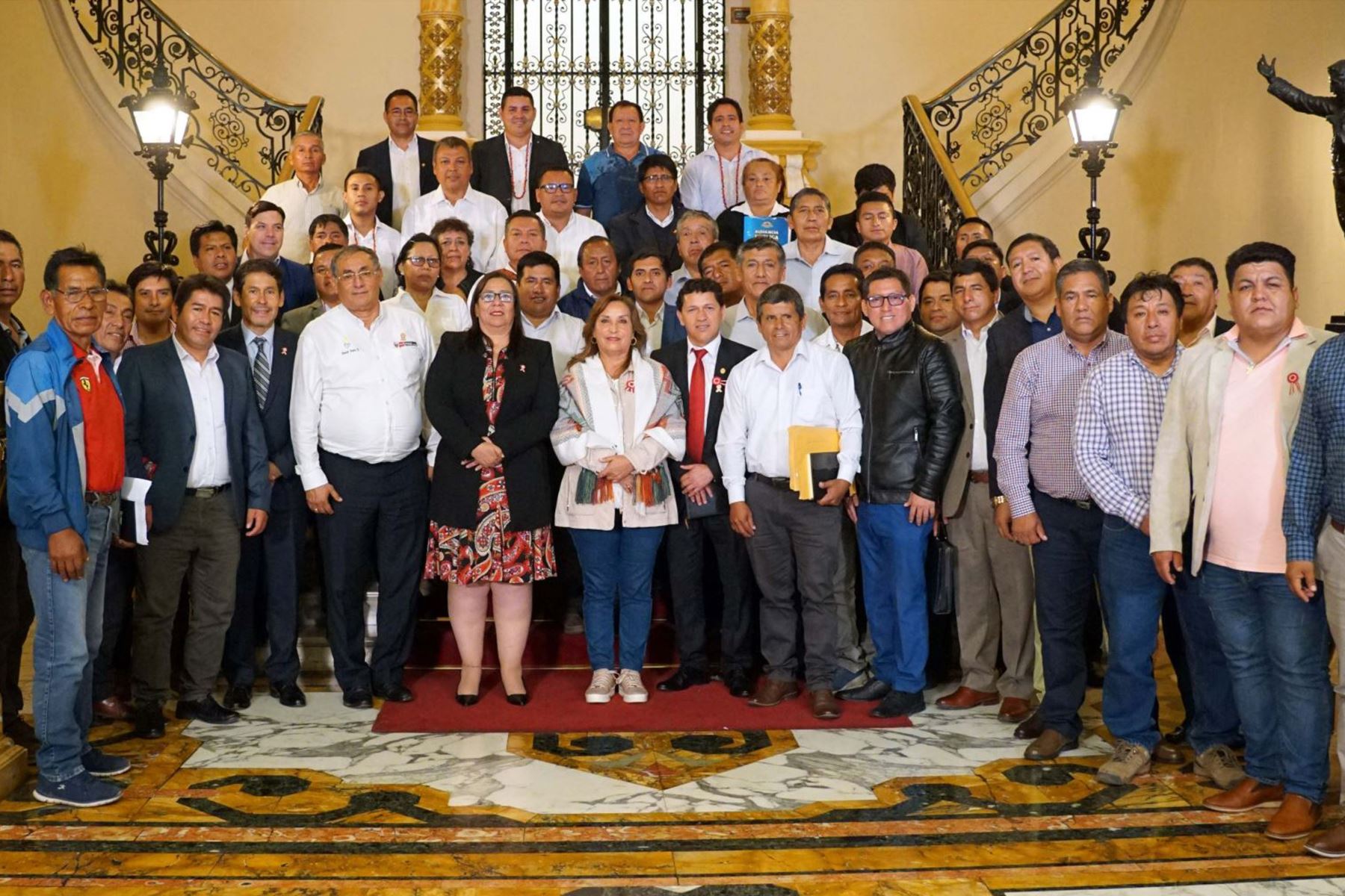 Presidenta Boluarte se reunió con 50 alcaldes de distintas regiones del país