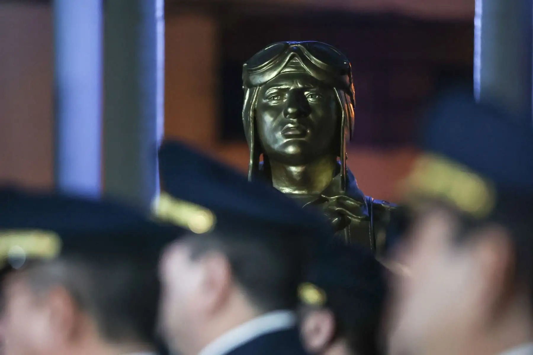 Como parte de los actos celebratorios por el Día de la Fuerza Aérea del Perú y el 82 aniversario de la inmolación del Héroe Nacional Capitán FAP José Quiñones Gonzales, hoy se inauguró la exposición cultural ¨Noche de Arte, Color y Cultura FAP¨, con la presencia del Comandante General Alfonso Artadi Saletti. La actividad se llevó a cabo en el Museo Aeronáutico del Perú, ubicado en el emblemático Castillo Rospigliosi.

Foto: ANDINA/Andrés Valle