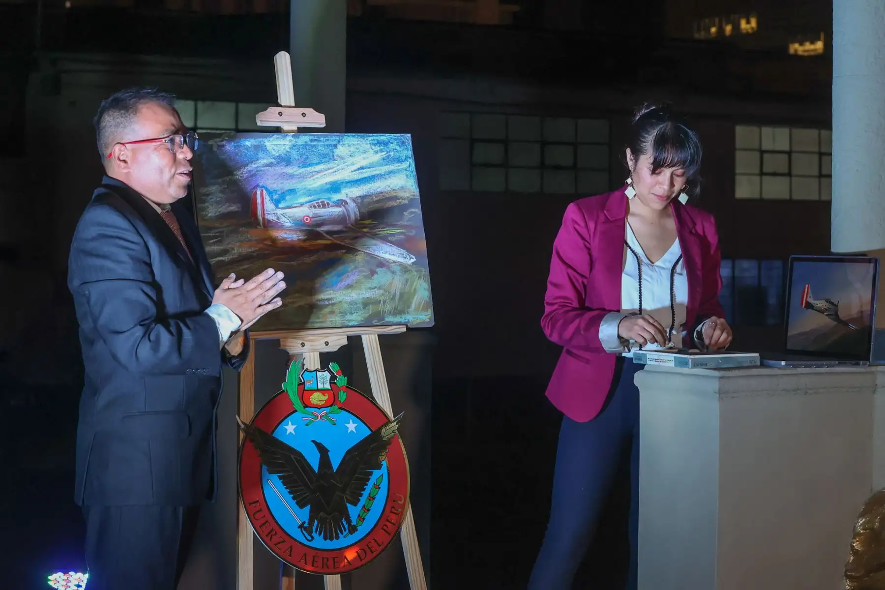 Como parte de los actos celebratorios por el Día de la Fuerza Aérea del Perú y el 82 aniversario de la inmolación del Héroe Nacional Capitán FAP José Quiñones Gonzales, hoy se inauguró la exposición cultural ¨Noche de Arte, Color y Cultura FAP¨, con la presencia del Comandante General Alfonso Artadi Saletti. La actividad se llevó a cabo en el Museo Aeronáutico del Perú, ubicado en el emblemático Castillo Rospigliosi.

Foto: ANDINA/Andrés Valle