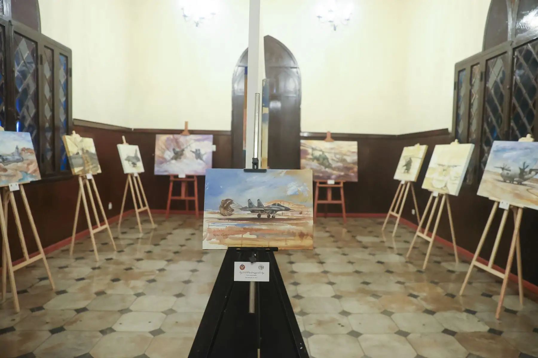 Como parte de los actos celebratorios por el Día de la Fuerza Aérea del Perú y el 82 aniversario de la inmolación del Héroe Nacional Capitán FAP José Quiñones Gonzales, hoy se inauguró la exposición cultural ¨Noche de Arte, Color y Cultura FAP¨, con la presencia del Comandante General Alfonso Artadi Saletti. La actividad se llevó a cabo en el Museo Aeronáutico del Perú, ubicado en el emblemático Castillo Rospigliosi.

Foto: ANDINA/Andrés Valle