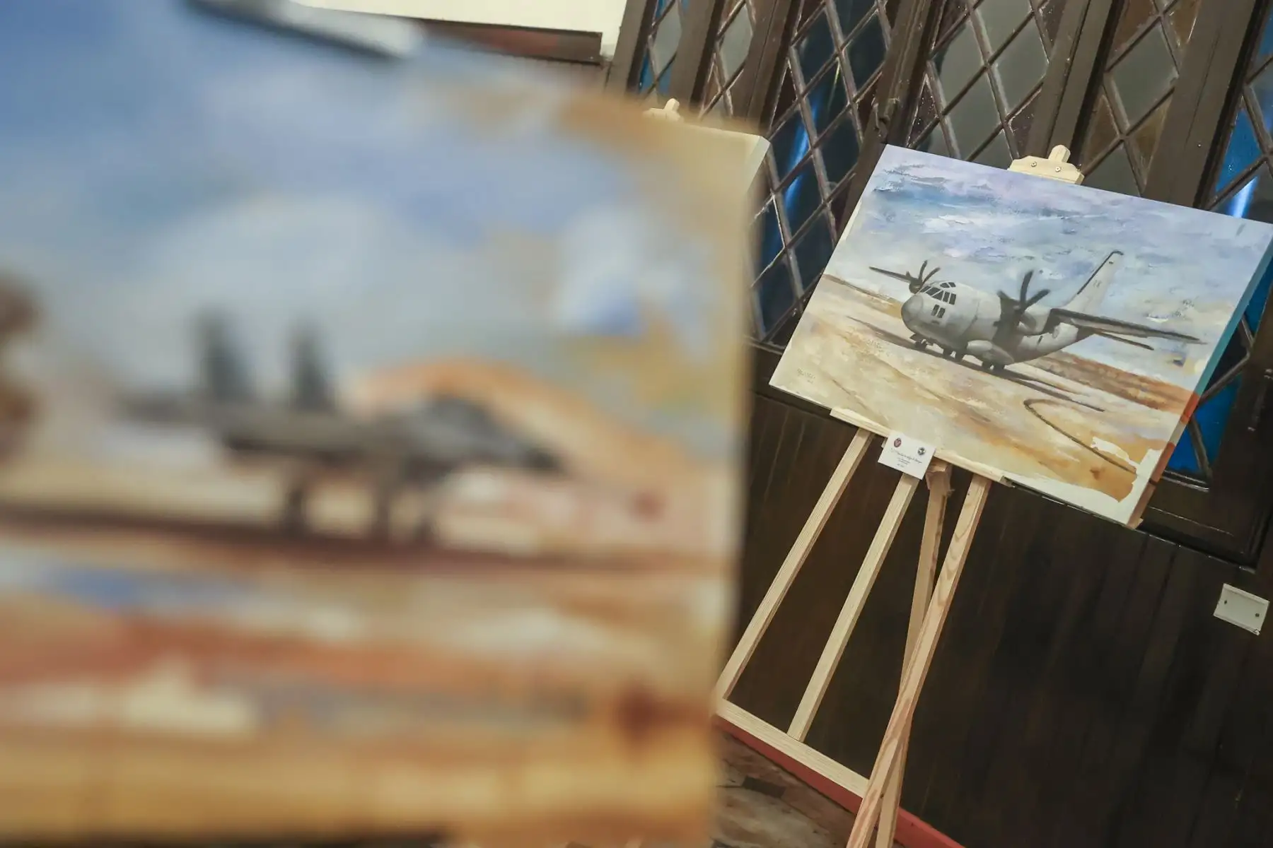 Como parte de los actos celebratorios por el Día de la Fuerza Aérea del Perú y el 82 aniversario de la inmolación del Héroe Nacional Capitán FAP José Quiñones Gonzales, hoy se inauguró la exposición cultural ¨Noche de Arte, Color y Cultura FAP¨, con la presencia del Comandante General Alfonso Artadi Saletti. La actividad se llevó a cabo en el Museo Aeronáutico del Perú, ubicado en el emblemático Castillo Rospigliosi.

Foto: ANDINA/Andrés Valle