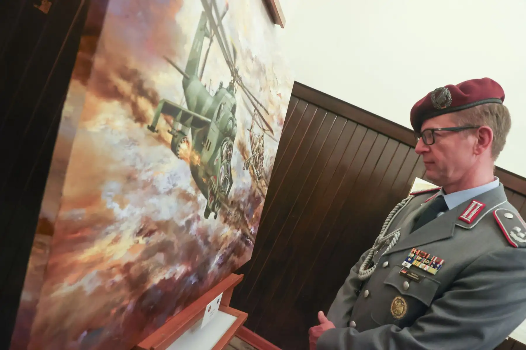 Como parte de los actos celebratorios por el Día de la Fuerza Aérea del Perú y el 82 aniversario de la inmolación del Héroe Nacional Capitán FAP José Quiñones Gonzales, hoy se inauguró la exposición cultural ¨Noche de Arte, Color y Cultura FAP¨, con la presencia del Comandante General Alfonso Artadi Saletti. La actividad se llevó a cabo en el Museo Aeronáutico del Perú, ubicado en el emblemático Castillo Rospigliosi.

Foto: ANDINA/Andrés Valle