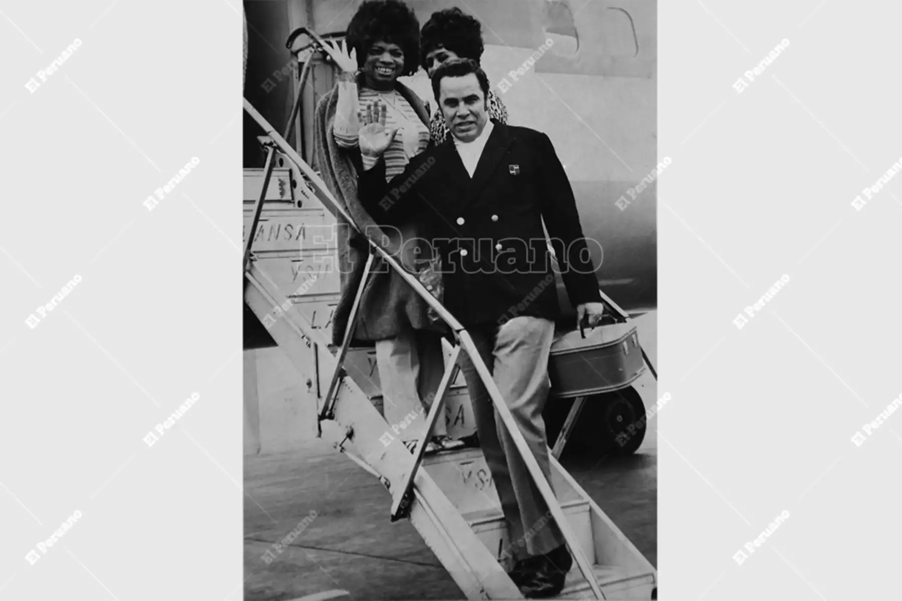 Callao - 31 mayo 1971 / El compositor Augusto Polo Campos y Lucha Reyes, 