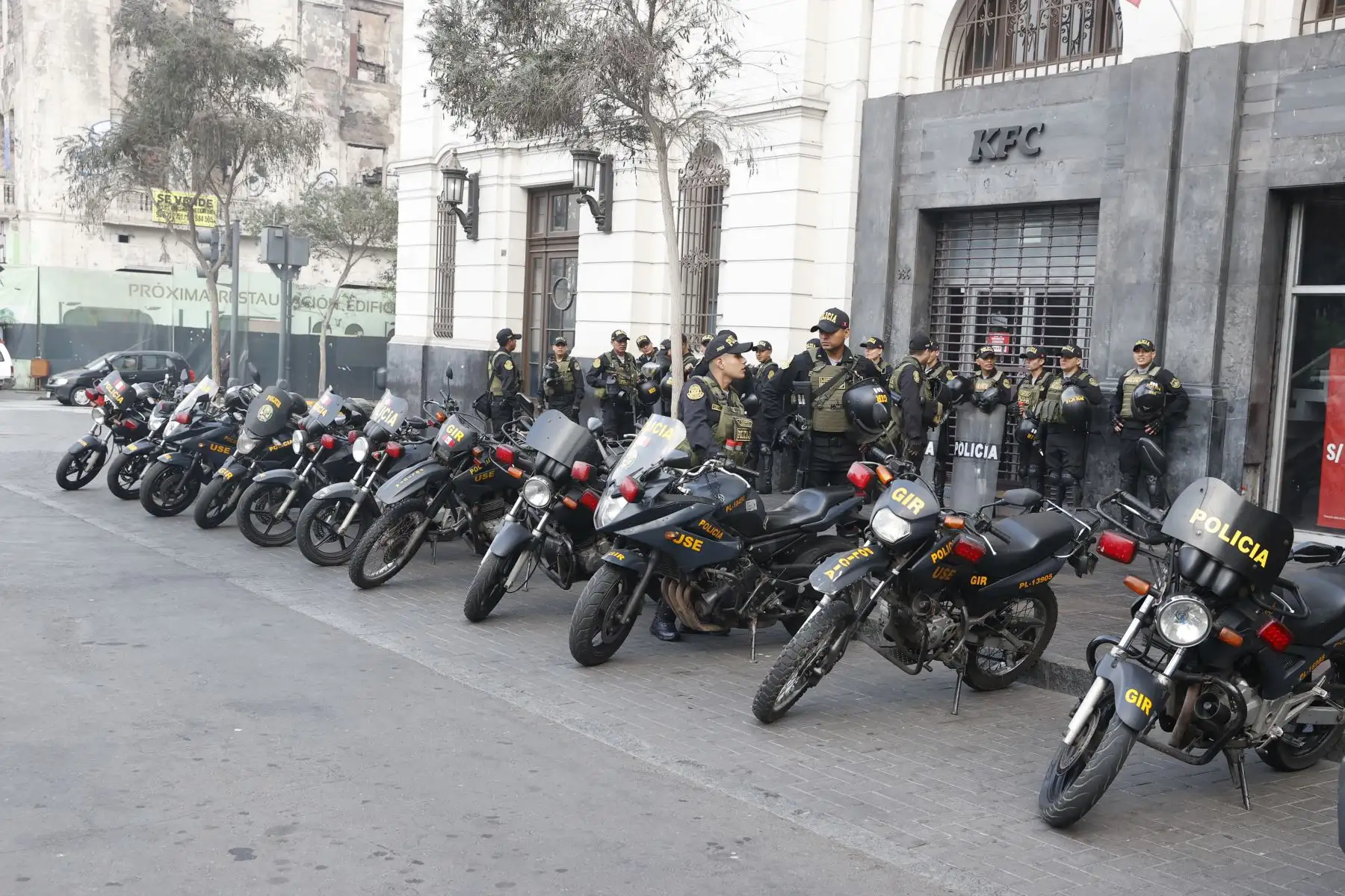 Policía Nacional brinda seguridad en Plaza San Martín ante anuncio de movilizaciones.
Foto: ANDINA/Vidal Tarqui