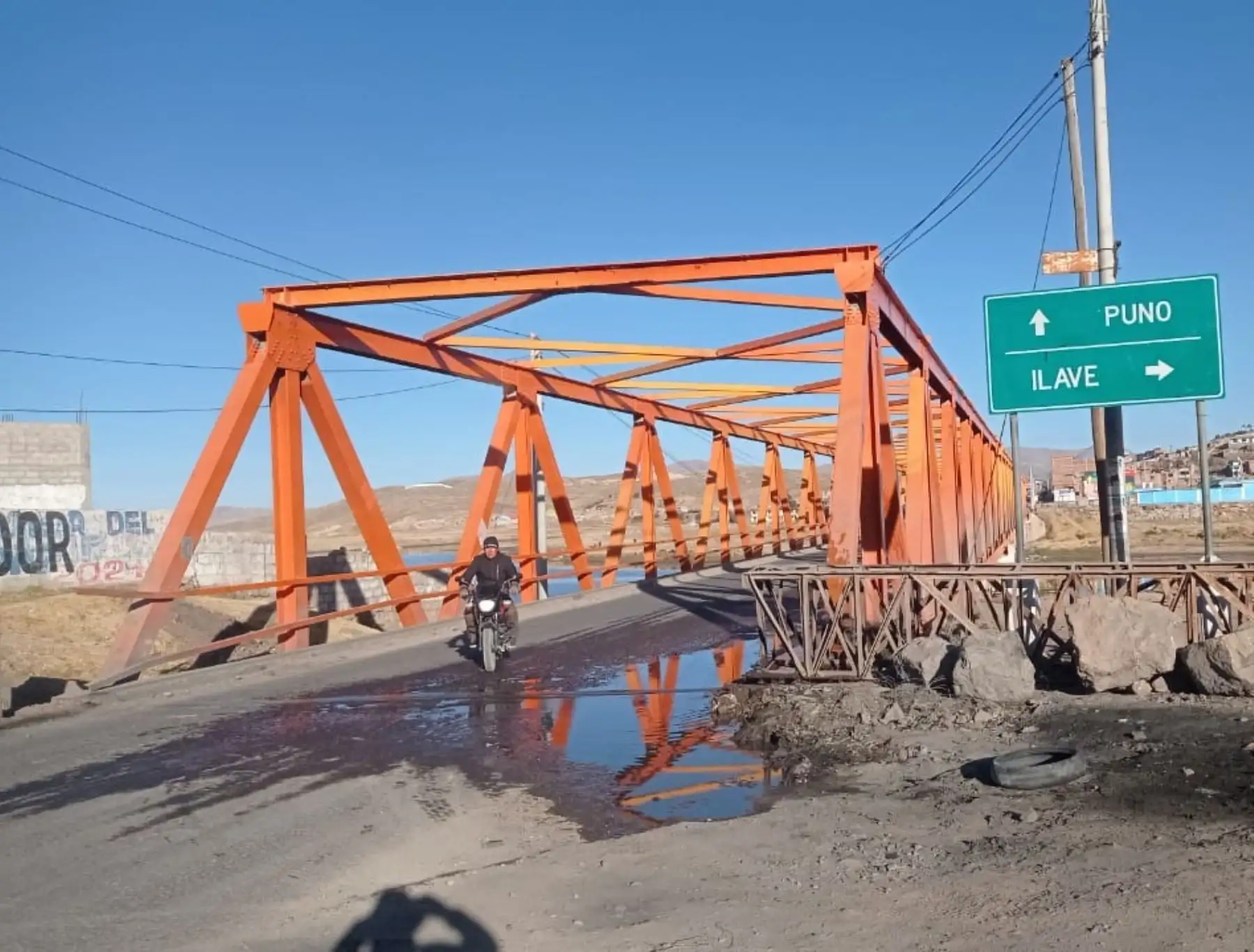 Se liberó el tránsito en la carretera Puno-Ilave que estuvo bloqueada por algunas horas por un grupo de manifestantes del distrito de Acora. Foto: Sergio Mamani