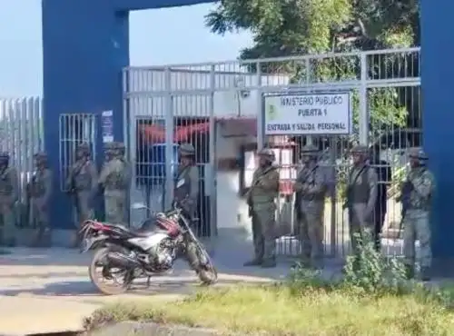 La Policía y el Ejército han redoblado la vigilancia en el aeropuerto y otras zonas estratégicas de Tumbes ante una posible marcha. Foto: Milagros Rodríguez