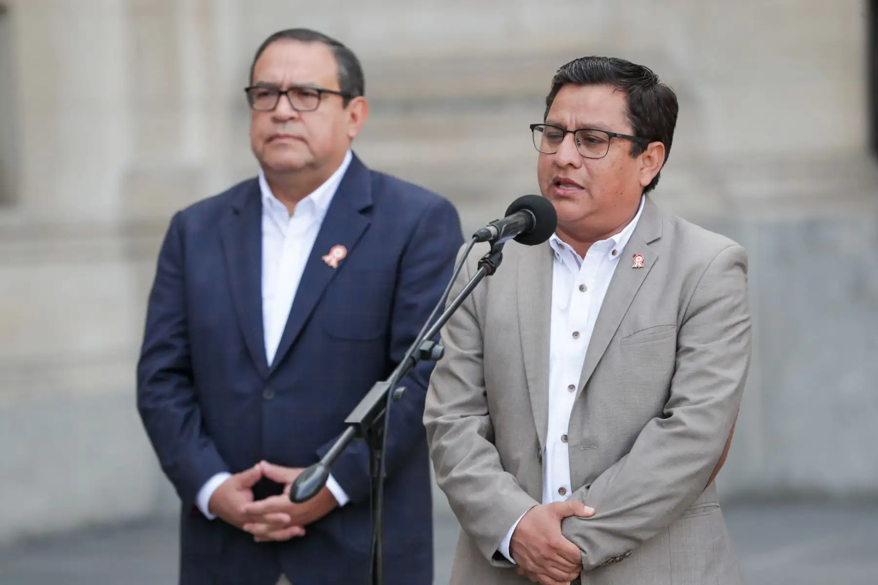 El titular del Gabinete Ministerial, Alberto Otárola, acompañado por los ministros de Interior, Vivienda y Saneamiento, Salud, Educación y Trabajo y Promoción del Empleo brindó una conferencia de prensa tras la sesión del Consejo de Ministros en Palacio de Gobierno. 
Foto: ANDINA/PCM