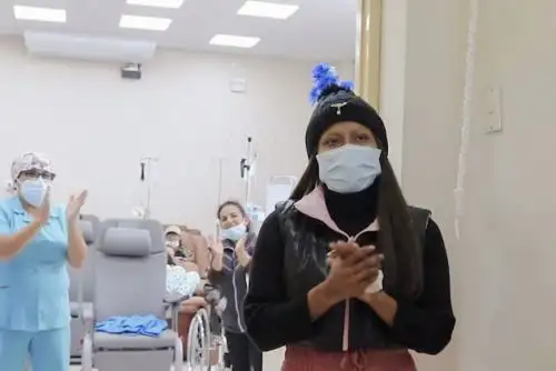 Llena de ilusión y con el deseo de disfrutar plenamente su juventud, Yasmine Riojas agradeció al equipo médico que la trató. Foto: ANDINA/Difusión