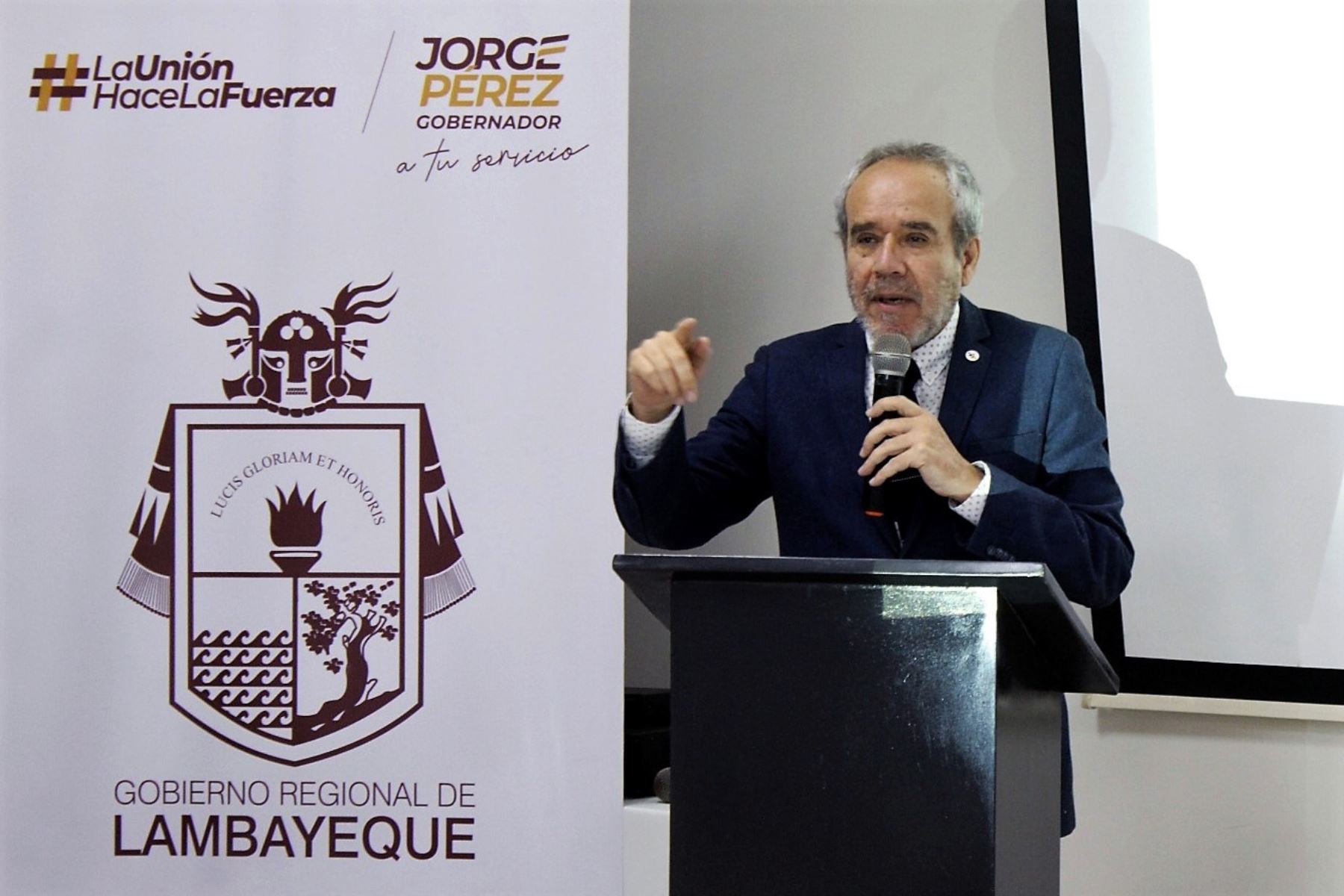 El presidente del Consejo Nacional de Educación, Luis Lescano, se reunió con autoridades de la región Lambayeque. Foto: CNE/Difusión.