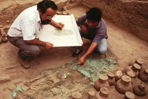 El arqueólogo Walter Alva descubrió la tumba intacta del Señor de Sipán el 20 de julio de 1987 junto con un reducido grupo de especialistas. Foto: ANDINA/Difusión