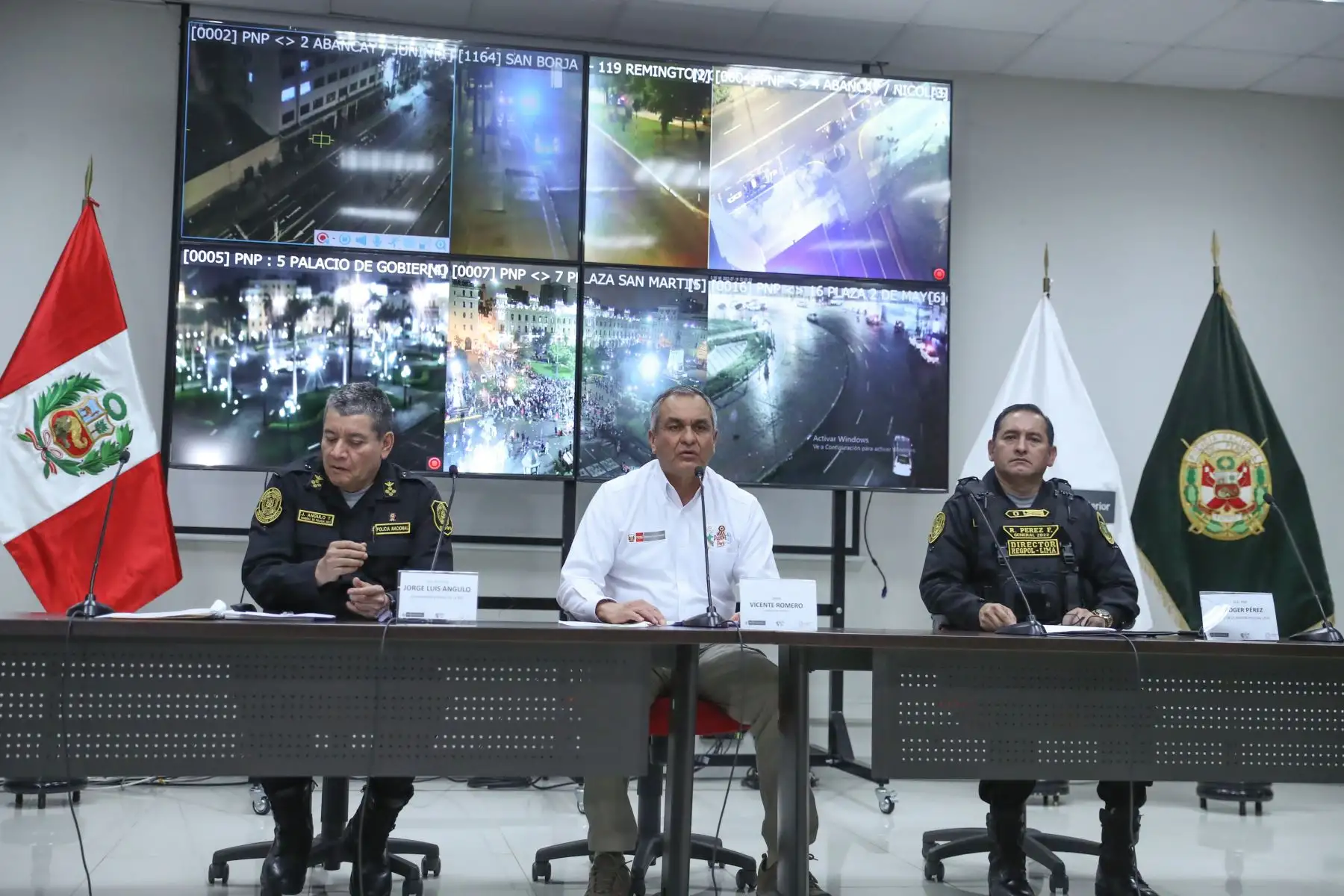 El ministro del Interior, Vicente Romero acompañado por el comandante general de la Policía Nacional, General Jorge Angulo, ofreció una conferencia de prensa para dar un balance sobre las movilizaciones sociales que se han registrado este miércoles en diversas zonas del país.
Foto: ANDINA/Daniel Bracamonte