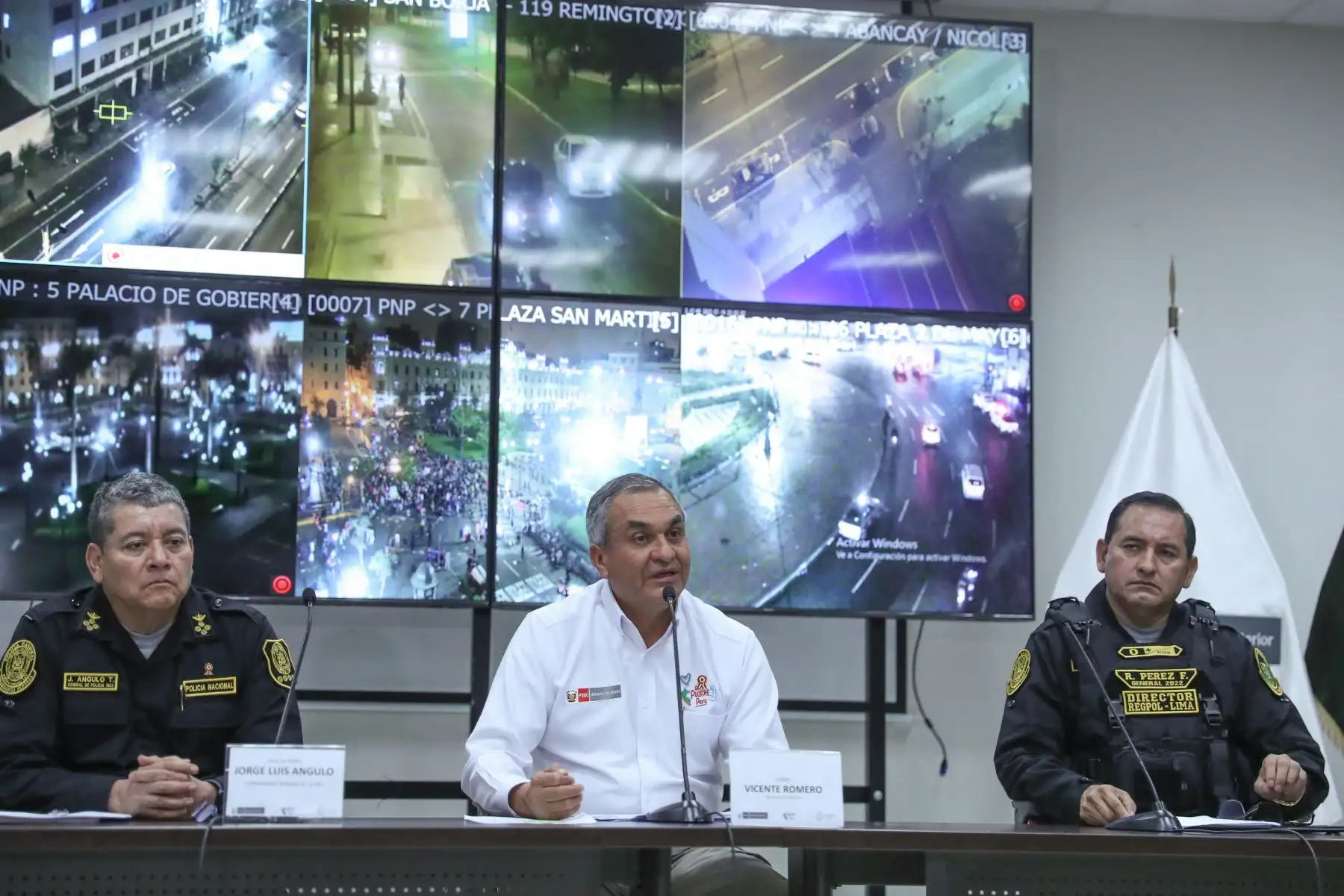 El ministro del Interior, Vicente Romero acompañado por el comandante general de la Policía Nacional, General Jorge Angulo, ofreció una conferencia de prensa para dar un balance sobre las movilizaciones sociales que se han registrado este miércoles en diversas zonas del país.
Foto: ANDINA/Daniel Bracamonte
