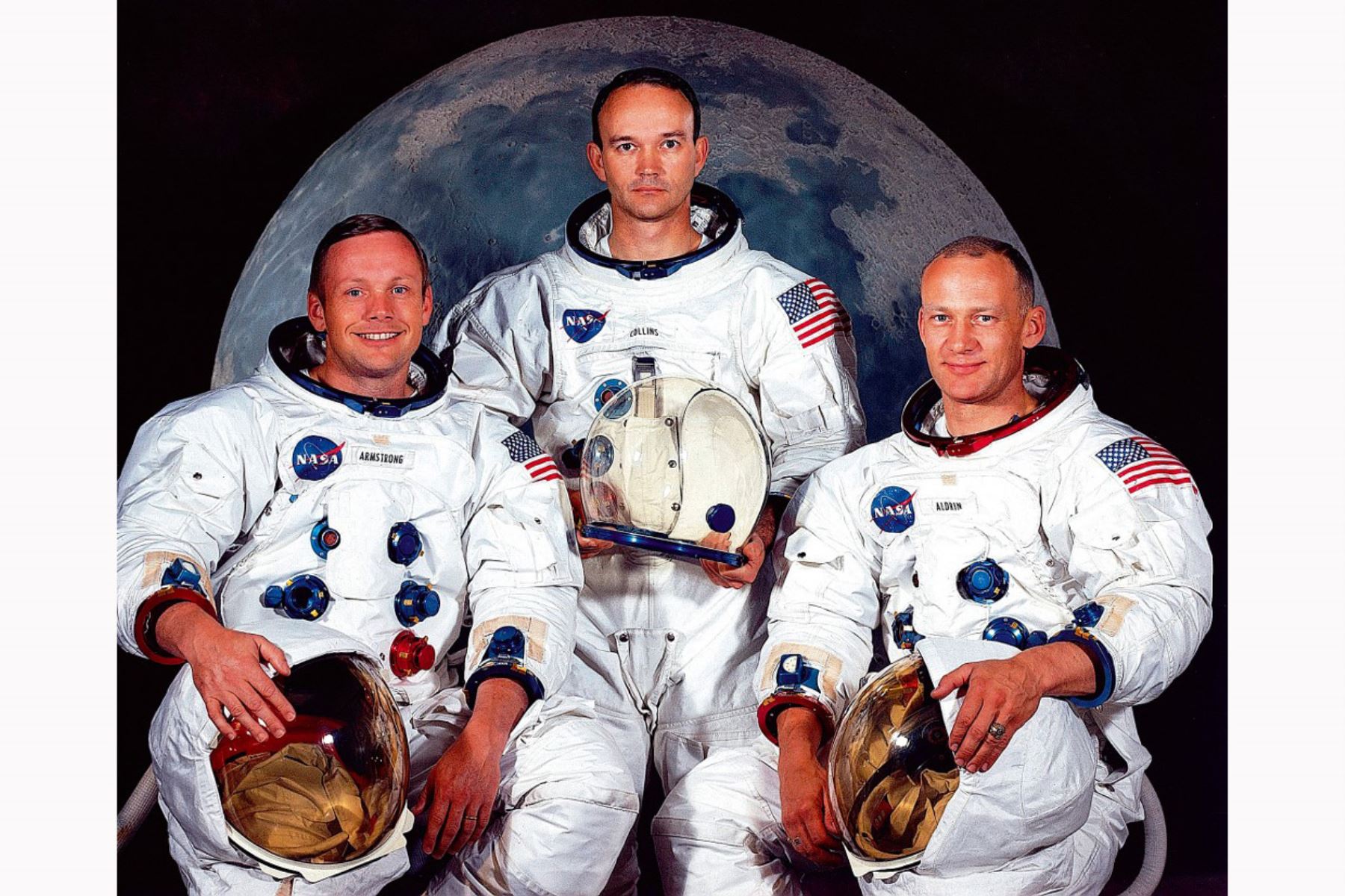 Esta foto de mayo de 1969 muestra a la tripulación de astronautas de la misión de alunizaje Apolo XI. De izquierda a derecha, Neil A. Armstrong, comandante; Michael Collins, piloto del módulo de comando; y Edwin E. Aldrin Jr., módulo lunar. Foto por NASA/AFP