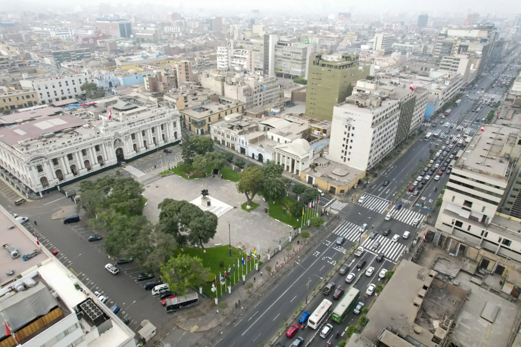 Vista panorámica de la avenida Abancay luego de la marcha del 19 de Julio.

Foto: ANDINA/Juan Carlos Guzmán Negrini.