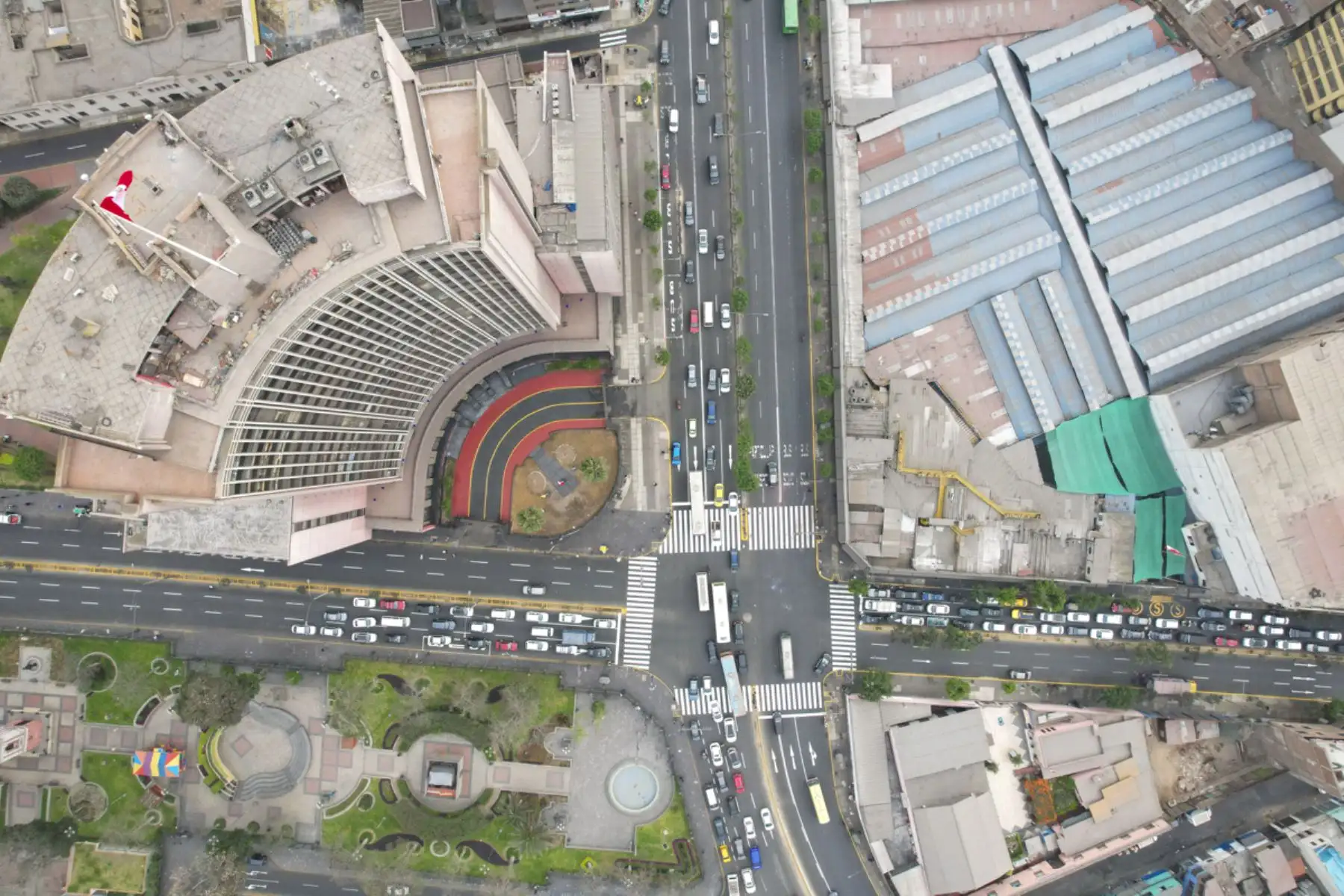 Vista panorámica de la avenida Abancay luego de la marcha del 19 de Julio.

Foto: ANDINA/Juan Carlos Guzmán Negrini.
