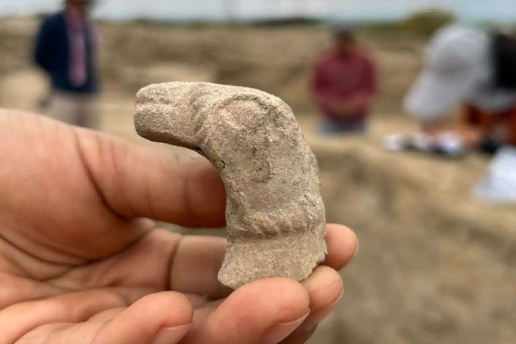 Un importante núcleo urbano de intercambio comercial de productos procedentes de la costa, sierra y selva, que a la vez funcionó como centro religioso de la cultura Moche, al que llegaban peregrinos de diversas partes del antiguo Perú, ha sido descubierto por integrantes del Programa Arqueológico Chicama (PRACH) en recientes excavaciones realizadas en un sector del sito arqueológico Licapa II, ubicado en el valle de Chicama, región La Libertad. Foto: Programa Arqueológico Chicama