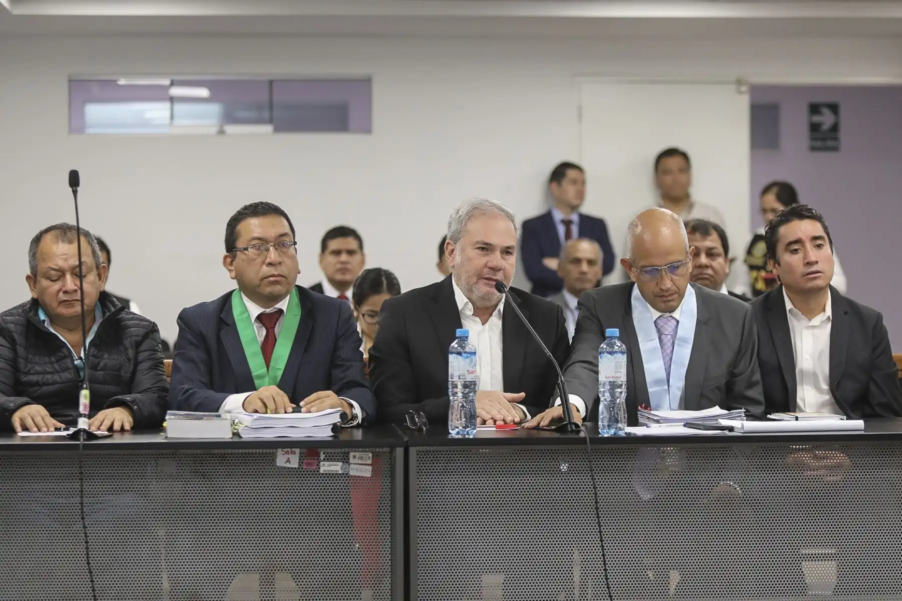 Imágenes de la audiencia donde el Poder Judicial evalúa el pedido de 36 meses de prisión preventiva en contra del periodista Mauricio Fernandini y la empresaria Sada Goray, por la presunta comisión del delito de colusión agravada y otros, en agravio del Estado.
Foto: ANDINA/Poder Judicial