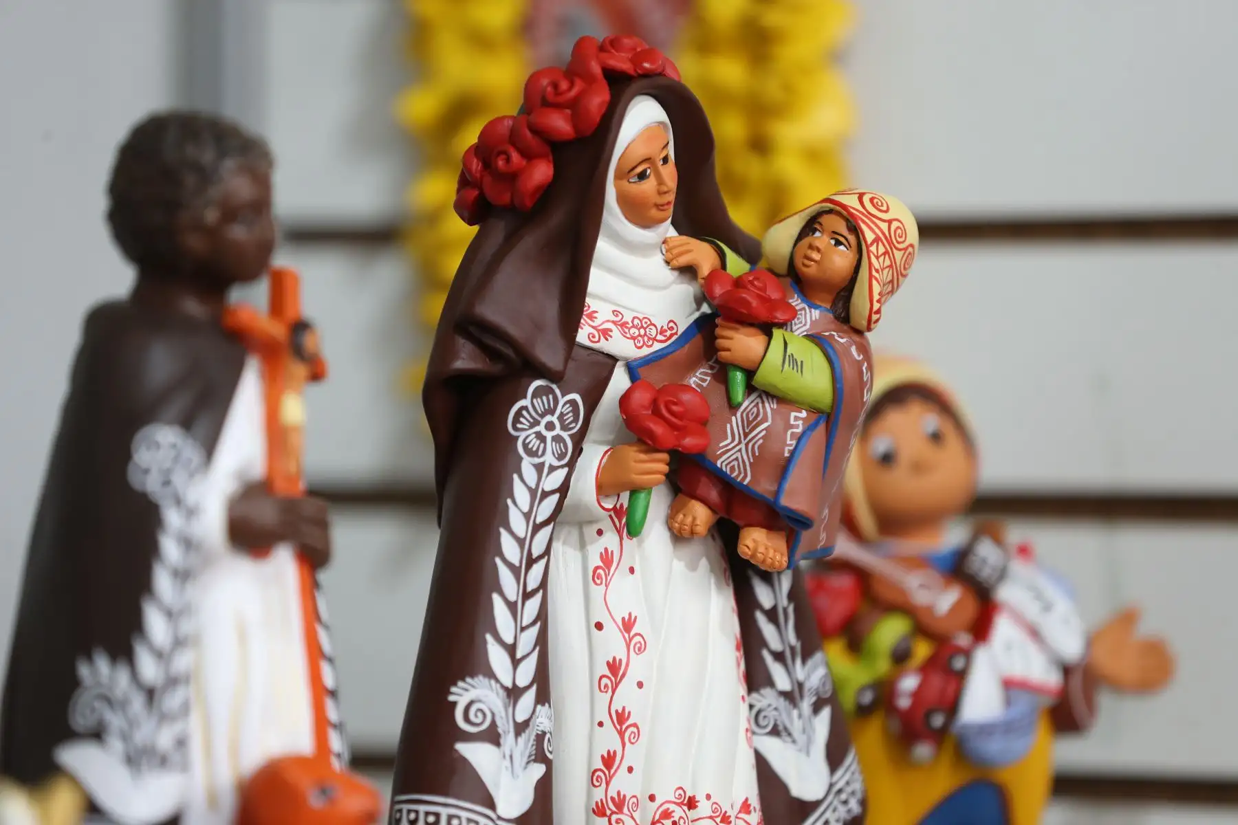 En la Feria Nacional de Artesanía "De Nuestras Manos" podemos encontrar todo tipo de obras de artesanía como cerámicas, sombreros, telares, bolsos, canastas de paja, arte pictórico y trabajos de orfebrería e imaginería, entre otros. Foto: ANDINA/Daniel Bracamonte