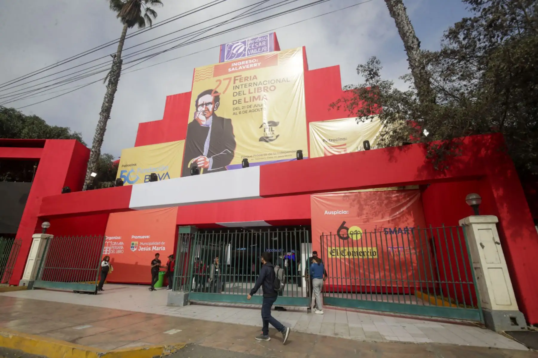 La Feria Internacional del Libro de Lima 2023 regresa desde este viernes 21 de julio hasta el próximo 6 de agosto para rendirle homenaje a César Vallejo, el poeta universal que cambió el paradigma literario nacional e internacional y con una variada oferta editorial.
Foto: ANDINA/Juan Carlos Guzmán Negrini