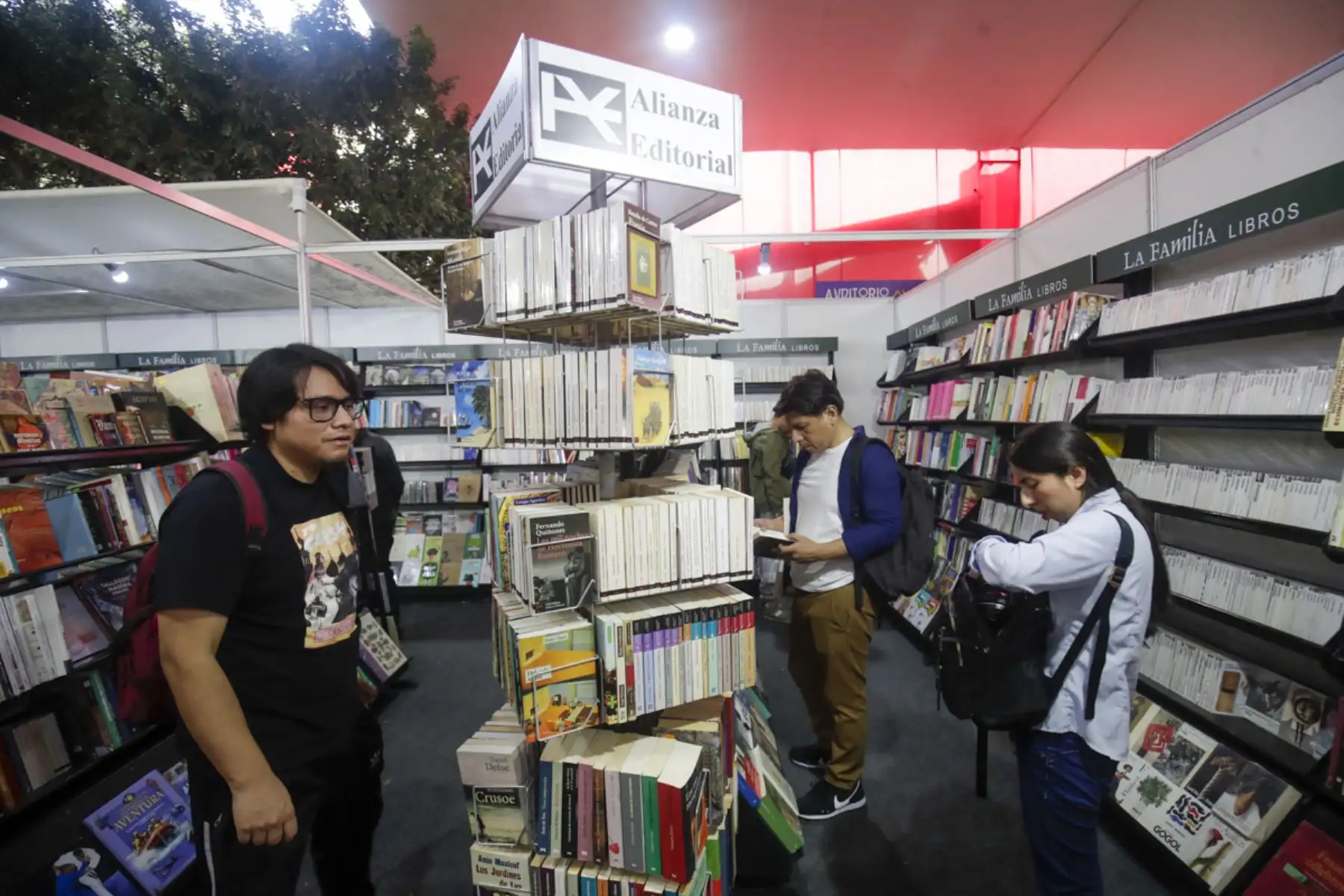La feria, que es considerada la más grande y representativa del Perú, es organizada por la Cámara Peruana del Libro y se realizará entre el 21 de julio y el 6 de agosto con la presencia de autores/as, editores/as, libreros/as y lectores/as nacionales e internacionales.
Foto: ANDINA/Juan Carlos Guzmán Negrini