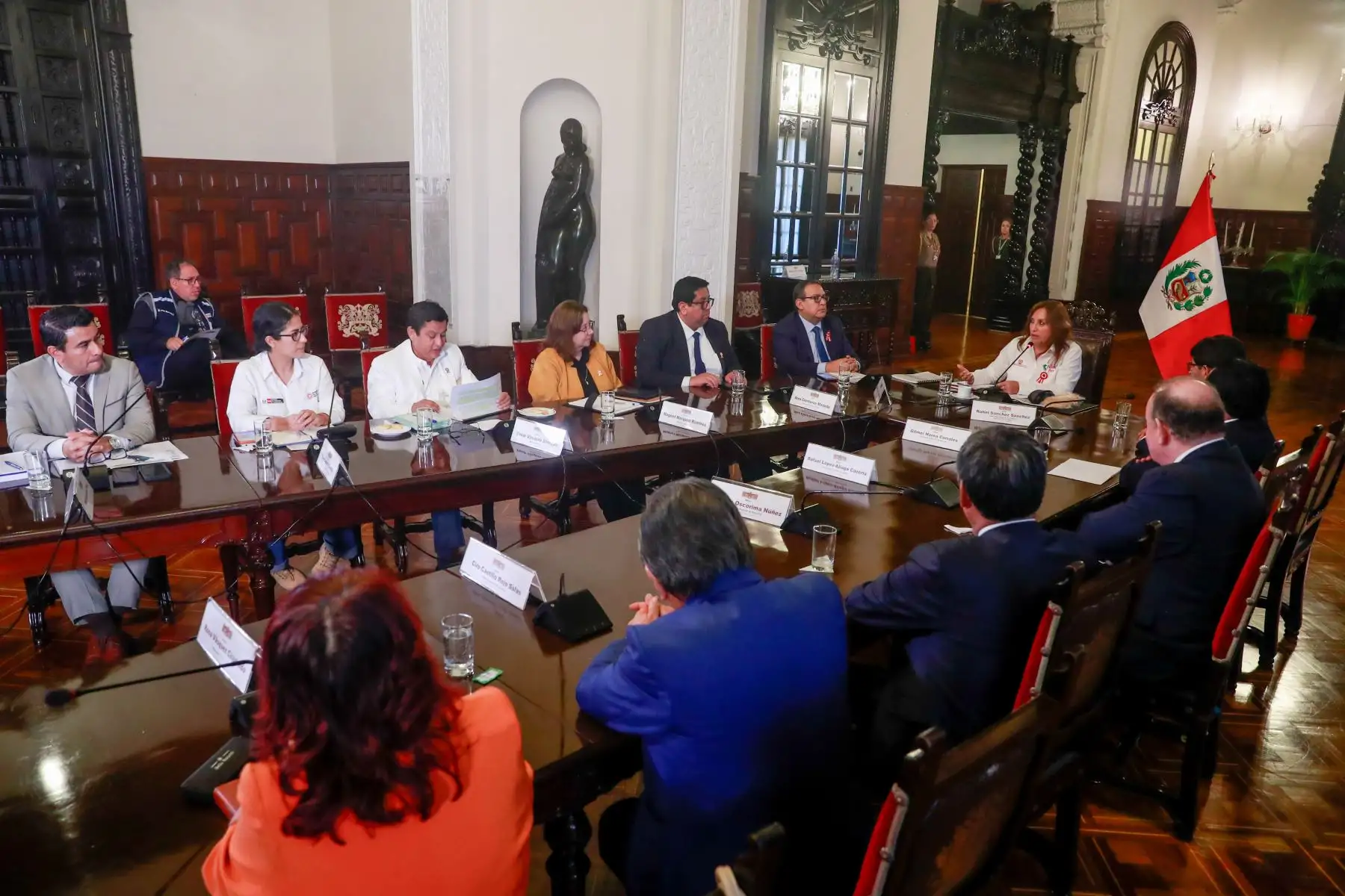 Presidenta Dina Boluarte sostuvo reunión de trabajo con titular de la ANGR, gobernadores regionales y el alcalde de Lima
Foto: ANDINA/Prensa Presidencia