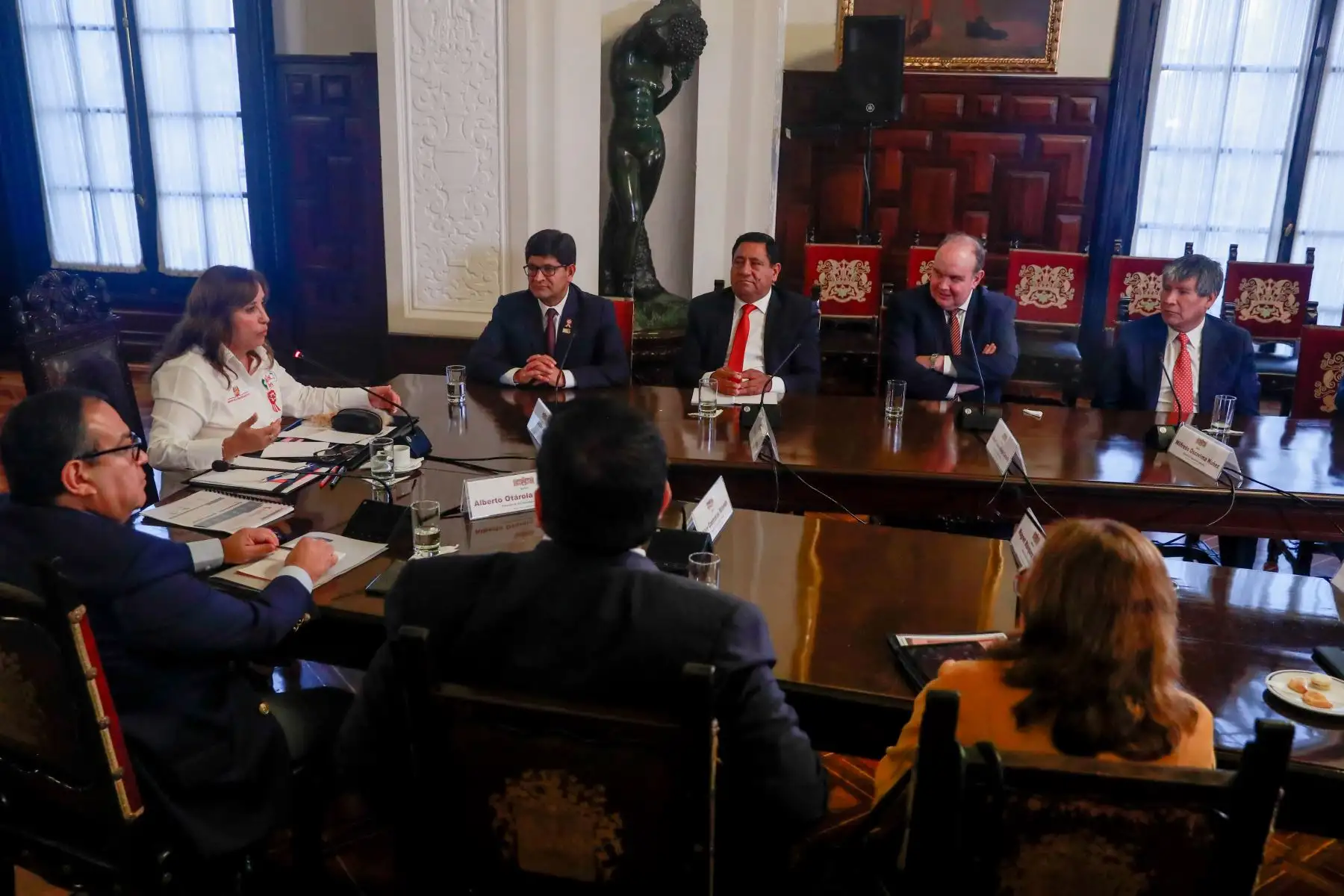 Presidenta Dina Boluarte sostuvo reunión de trabajo con titular de la ANGR, gobernadores regionales y el alcalde de Lima
Foto: ANDINA/Prensa Presidencia