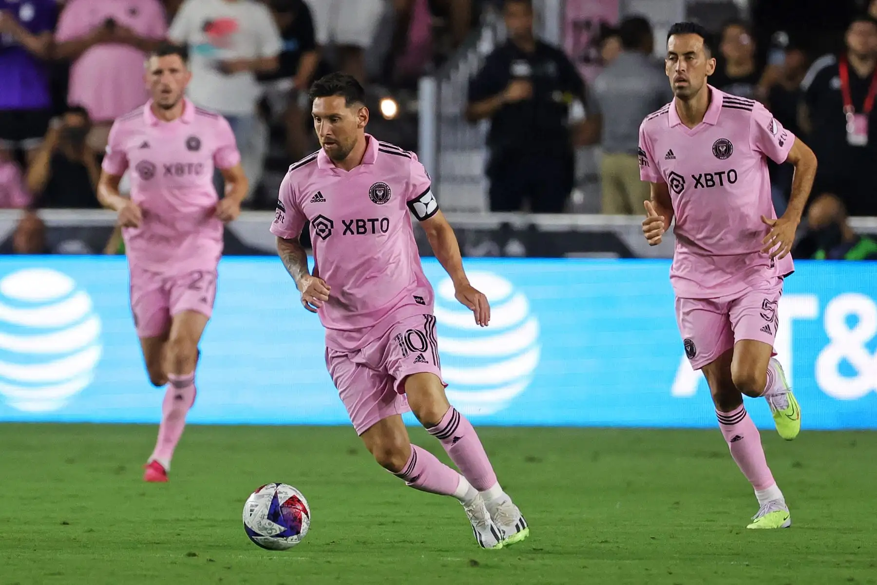 FORT LAUDERDALE, FLORIDA - 21 DE JULIO: Lionel Messi #10 de Inter Miami CF regatea el balón durante la segunda mitad del partido de la Leagues Cup 2023 entre Cruz Azul e Inter Miami CF en el DRV PNK Stadium el 21 de julio de 2023 en Fort Lauderdale, Florida. Megan Briggs/Getty Images/AFP
Foto: AFP