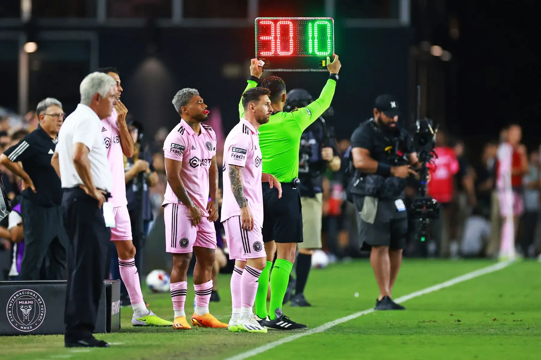 FORT LAUDERDALE, FLORIDA - 21 DE JULIO: Lionel Messi #10 de Inter Miami CF ingresa al partido durante la segunda mitad del partido de la Leagues Cup 2023 entre Cruz Azul e Inter Miami CF en el DRV PNK Stadium el 21 de julio de 2023 en Fort Lauderdale, Florida. Héctor Vivas/Getty Images/AFP
Foto: AFP