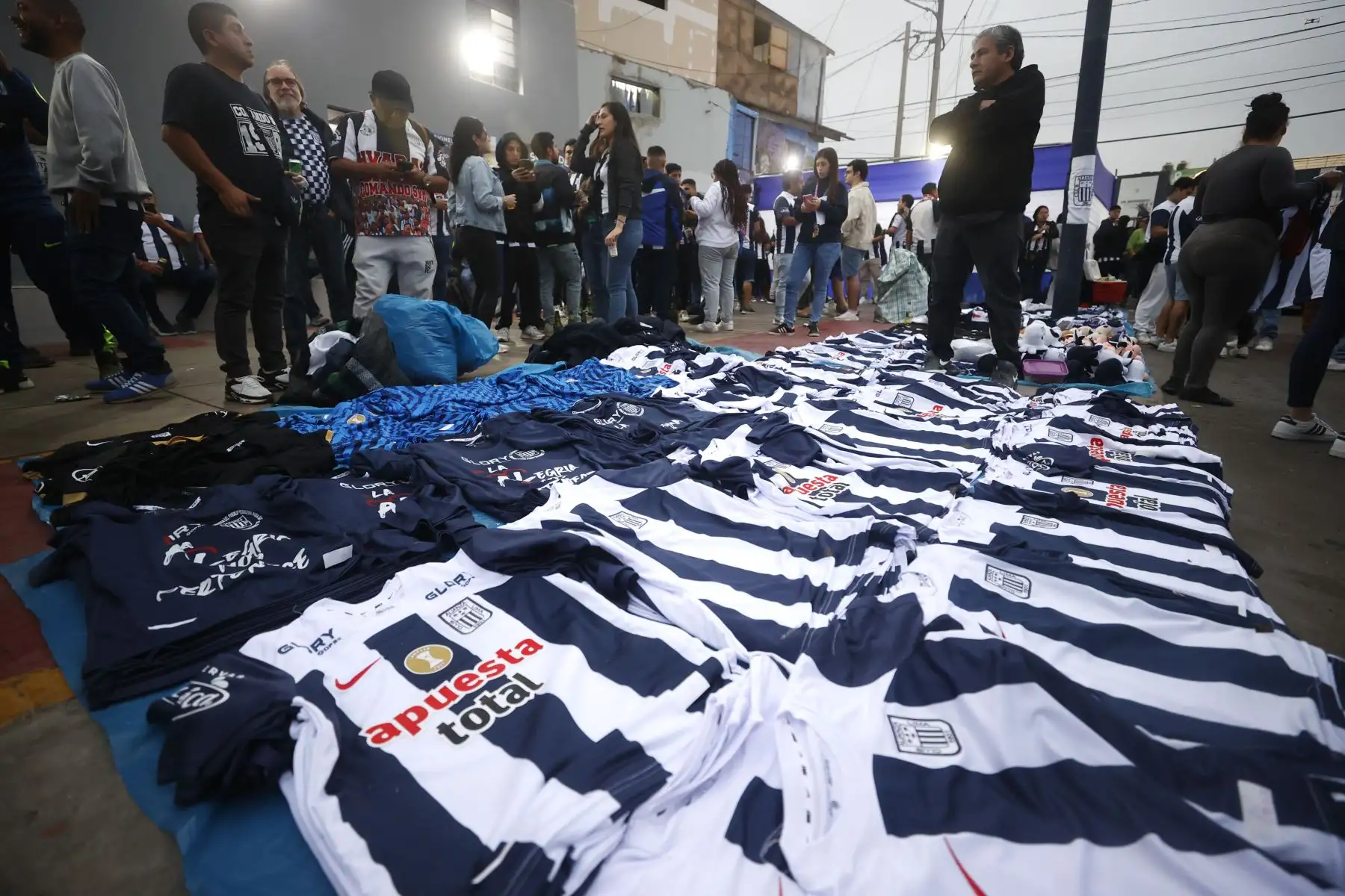 Imágenes previas al partido del super clásico entre Universitario de Deportes y Alianza Lima por la fecha 5 de la Clausura en el estadio Alejandro Villanueva.
Foto: ANDINA/ Vidal Tarqui