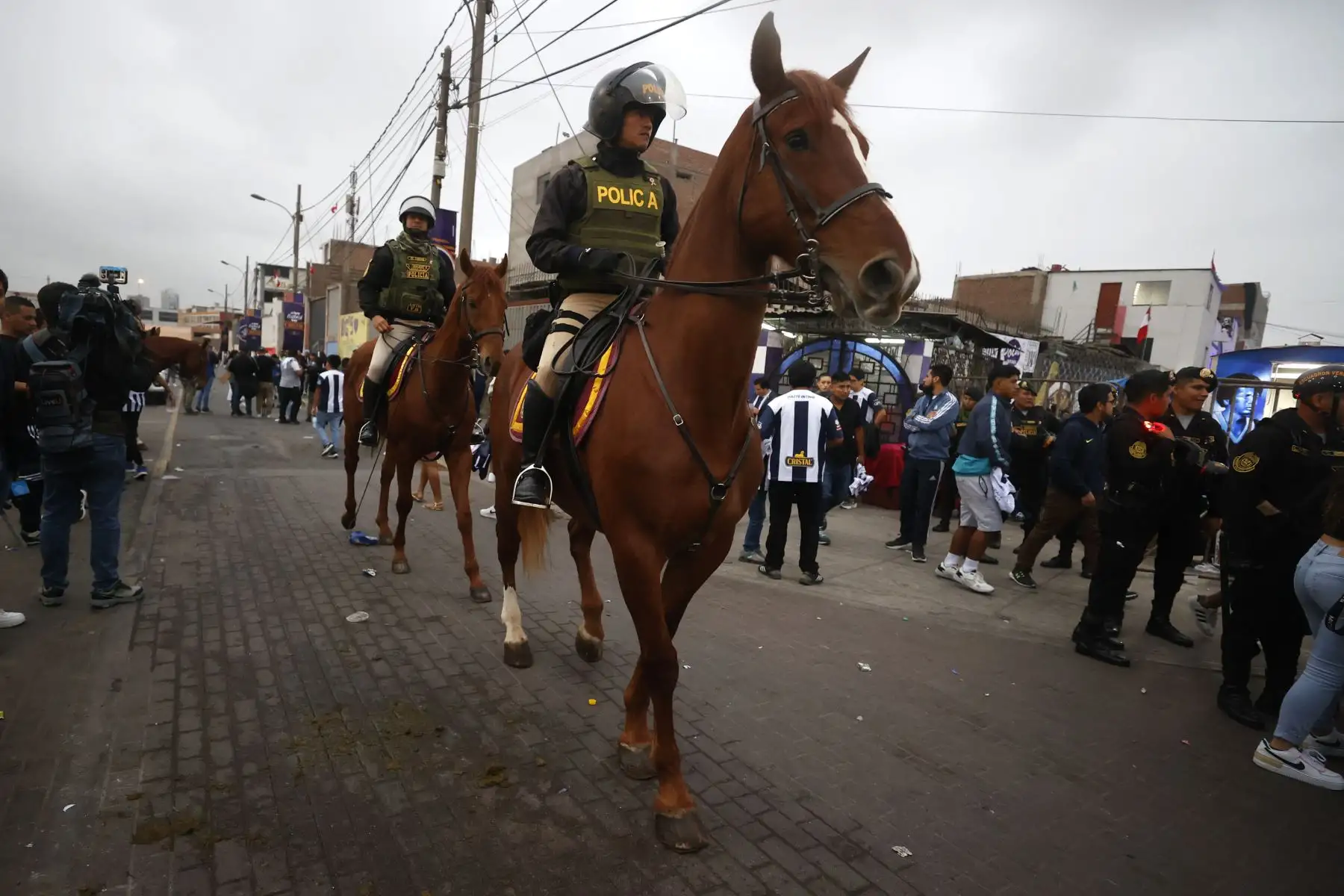 Imágenes previas al partido del super clásico entre Universitario de Deportes y Alianza Lima por la fecha 5 de la Clausura en el estadio Alejandro Villanueva.
Foto: ANDINA/ Vidal Tarqui
