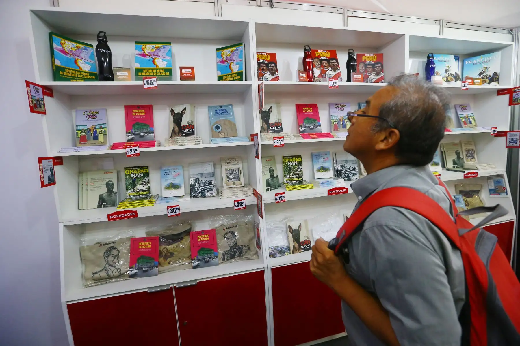 La Feria Internacional del Libro de Lima (FIL Lima 2023), el principal evento editorial del país, abre sus puertas en el 2do día tras su inauguración  y se podrá visitar hasta el domingo 6 de agosto, en el parque Los Próceres, en Jesús María. En la imagen, el stand de Editora Perú.
Foto: ANDINA/Eddy Ramos