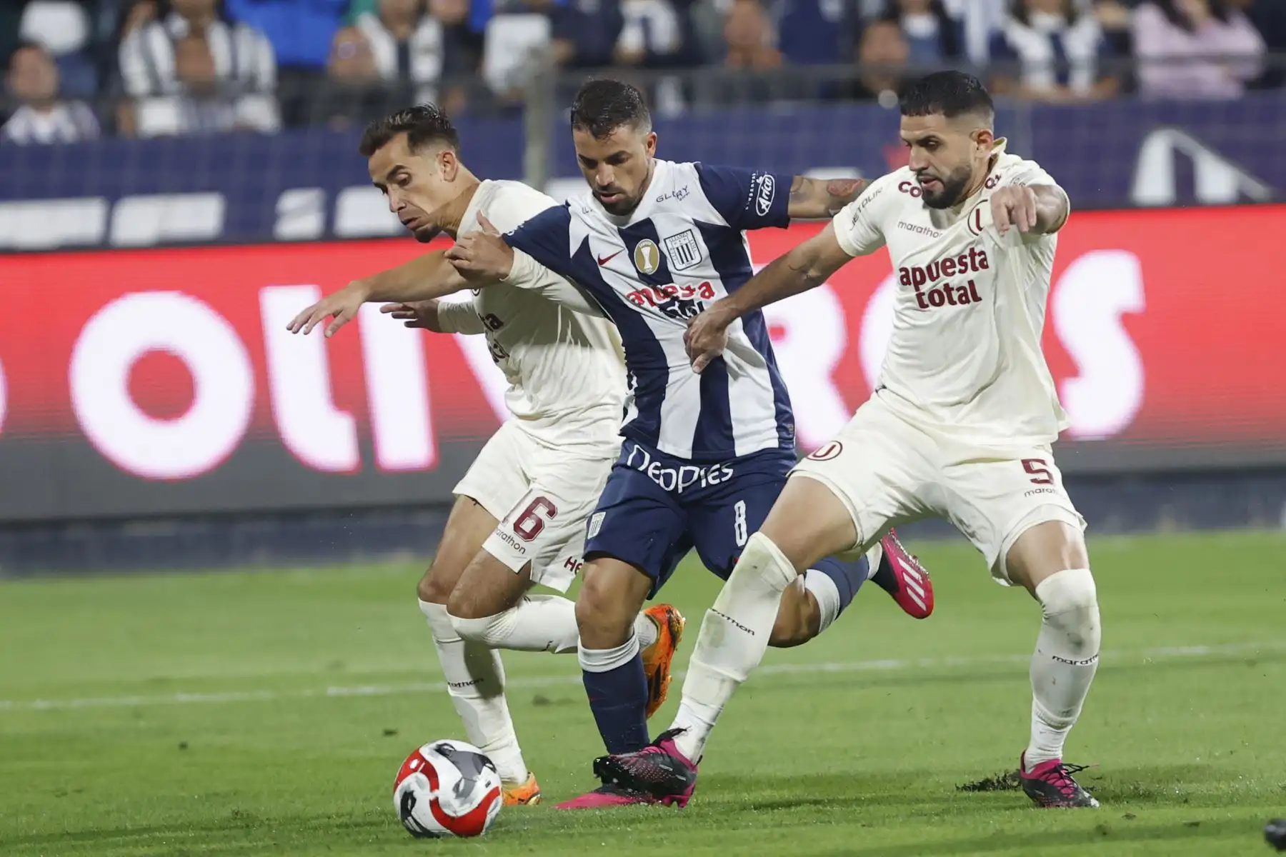 Universitario de Deportes y Alianza Lima se enfrentan en el super clásico por la fecha 5 de la Clausura - Liga 1 en el estadio Alejandro Villanueva.
Foto: ANDINA/ Vidal Tarqui