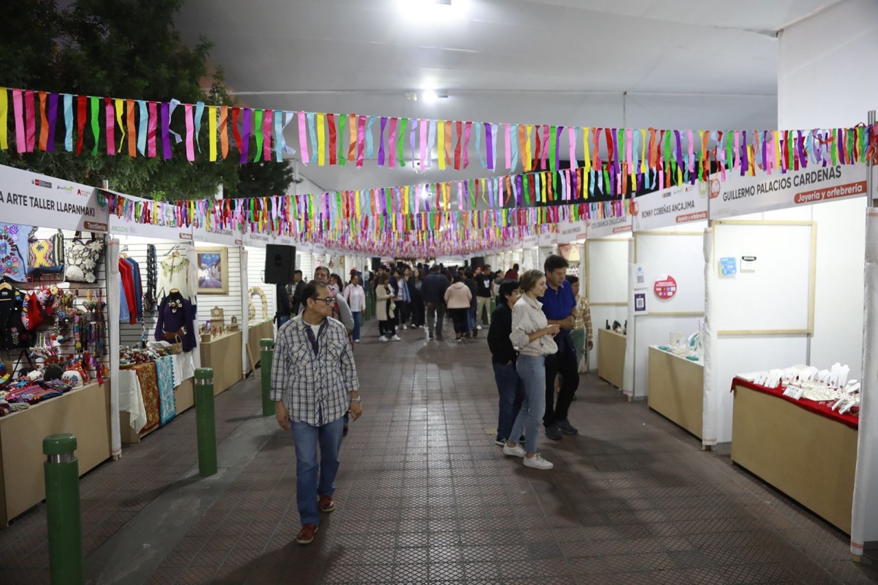 La Feria Nacional de Artesanía “De Nuestras Manos", se realiza en el parque Kennedy del distrito de Miraflores, Lima. Foto: Cortesía.